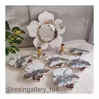 ظروف هفتسین رزینی  عید 1402 شامل قاب آینه دو عدد شمعدان و 6 عدد ظرف 