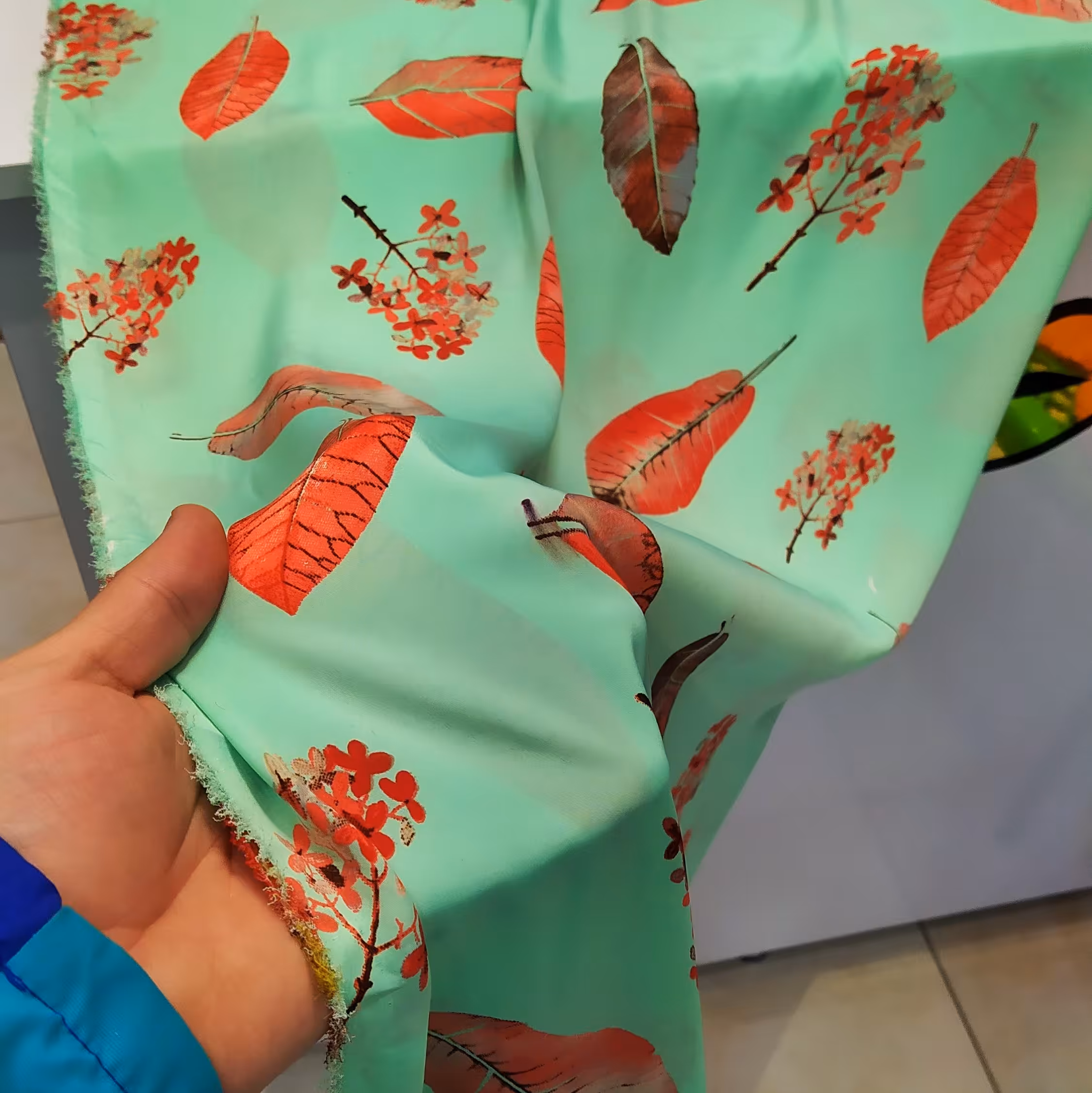 پارچه حریر سیلک ابریشمی عرض115سانت  قواره سه مترونیمی285تومن