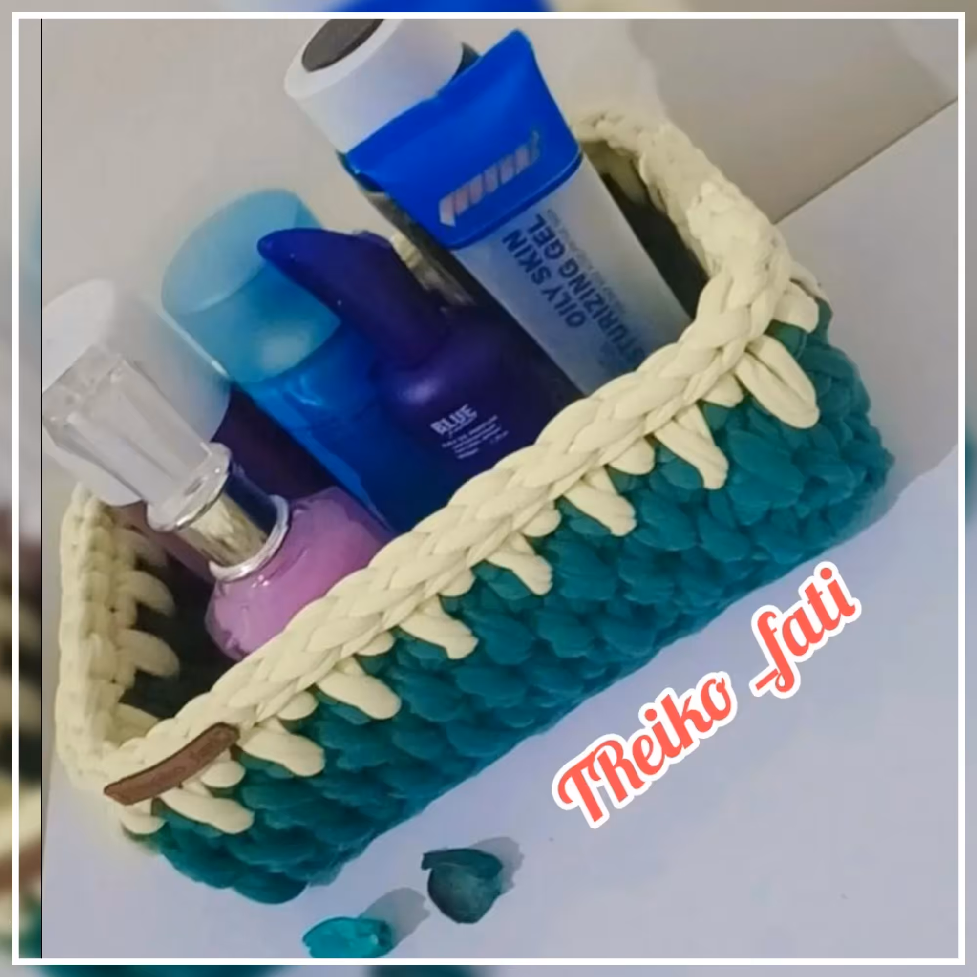 باکس تریکویی تکی مخصوص وسایل آرایشی کرم پودر و عطر ولوسیون وادکلن می باشد 