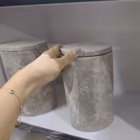 بانکه بزرگ سنگی با درب ساده