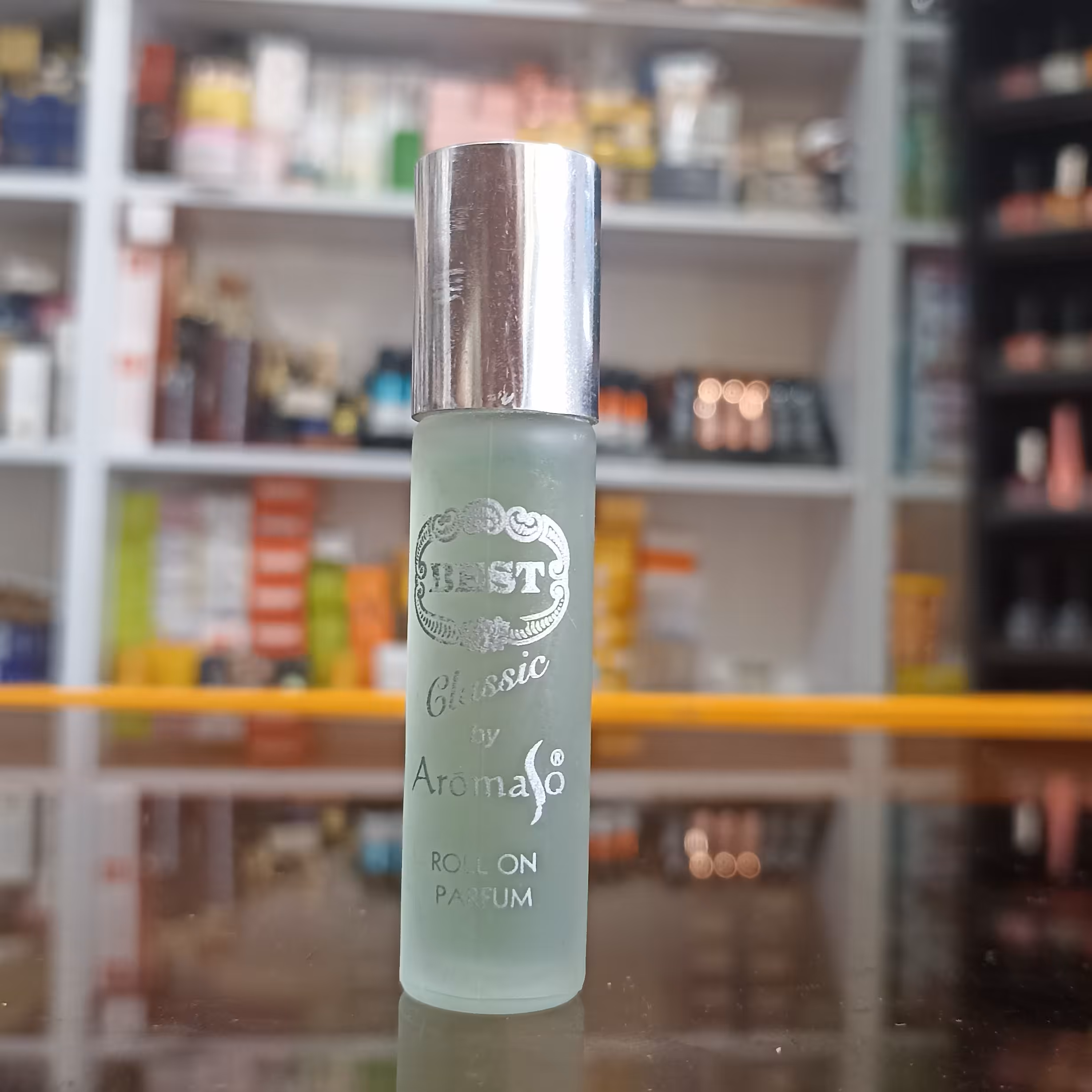 عطر بست روغنی و قلمی با رایحه تند و تلخ با ماندگاری بالا 
