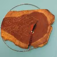 ساعت دیواری چوب طبیعی عناب، سوزن دوزی شده با دست