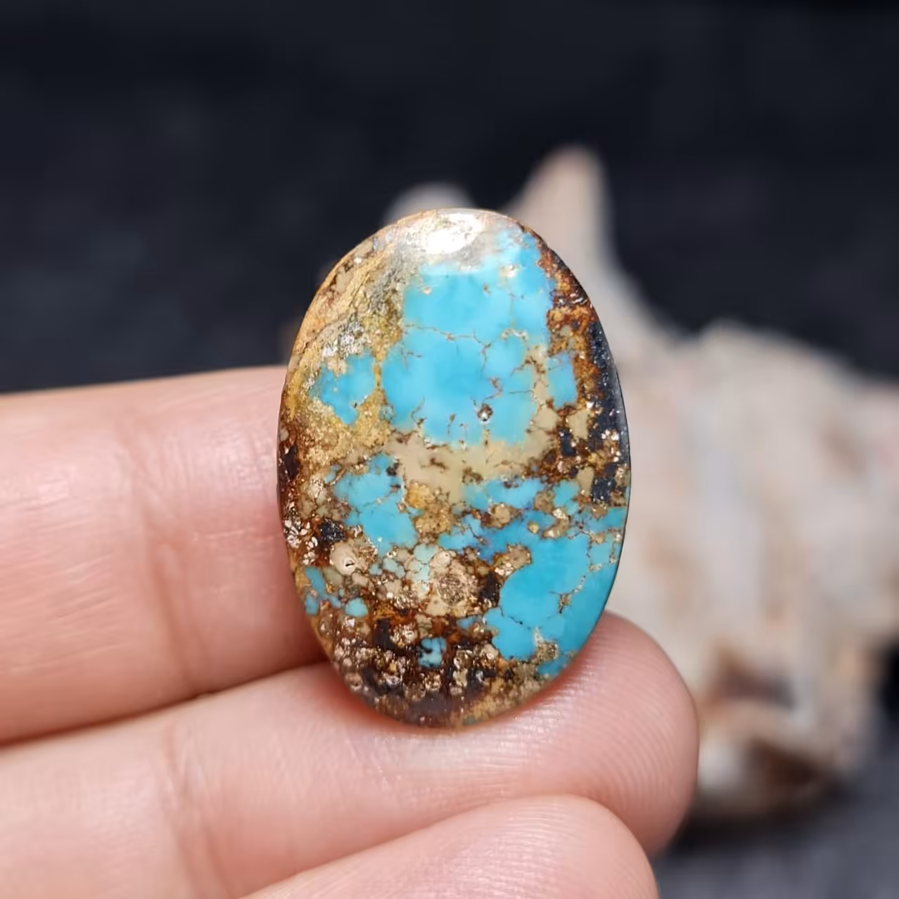 نگین درشت فوق العاده زیبای سنگ صد درصد طبیعی فیروزه اصل نیشابور 
کد  27189
