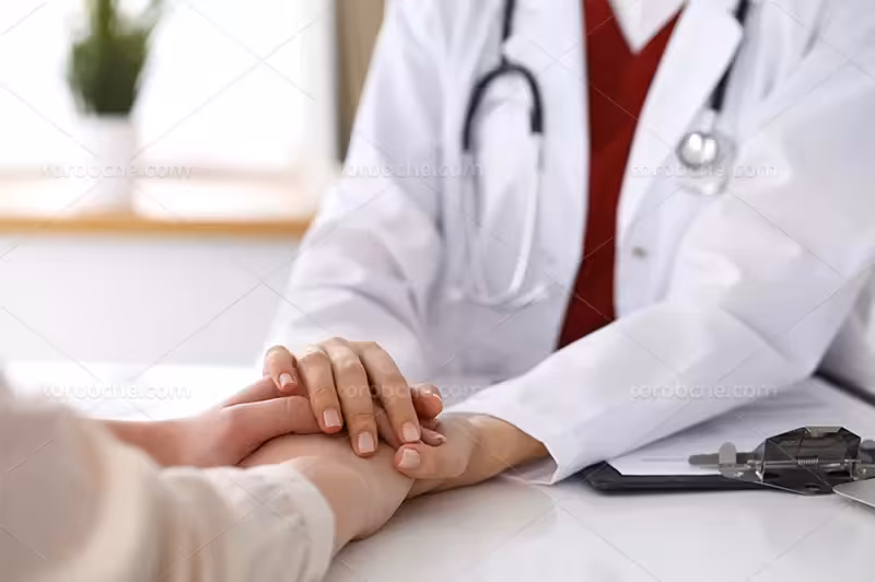 عکس دکتر با روپوش سفید | گرافیک با طعم تربچه