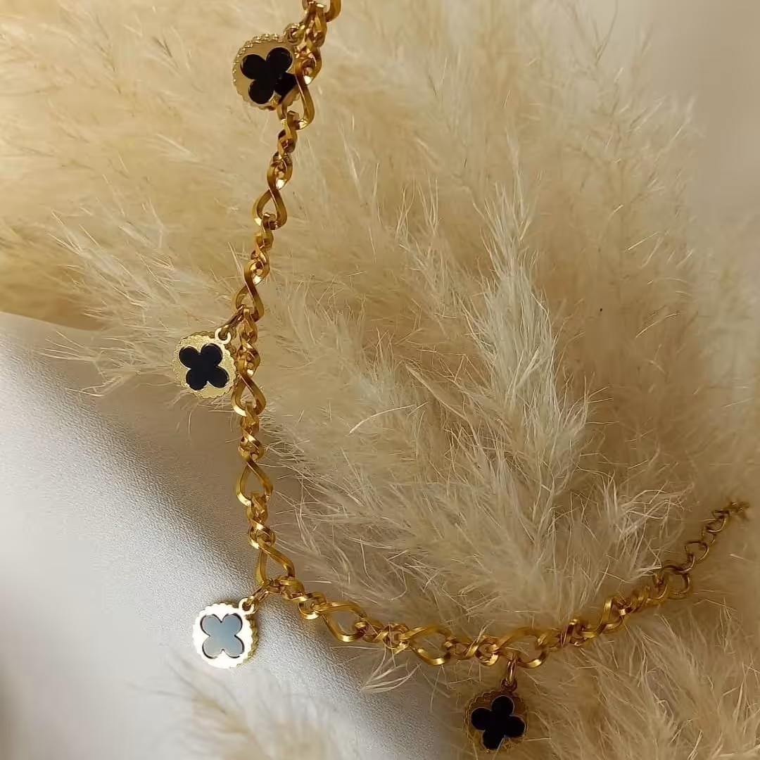 دستبند اویز دار رنگ ثابت