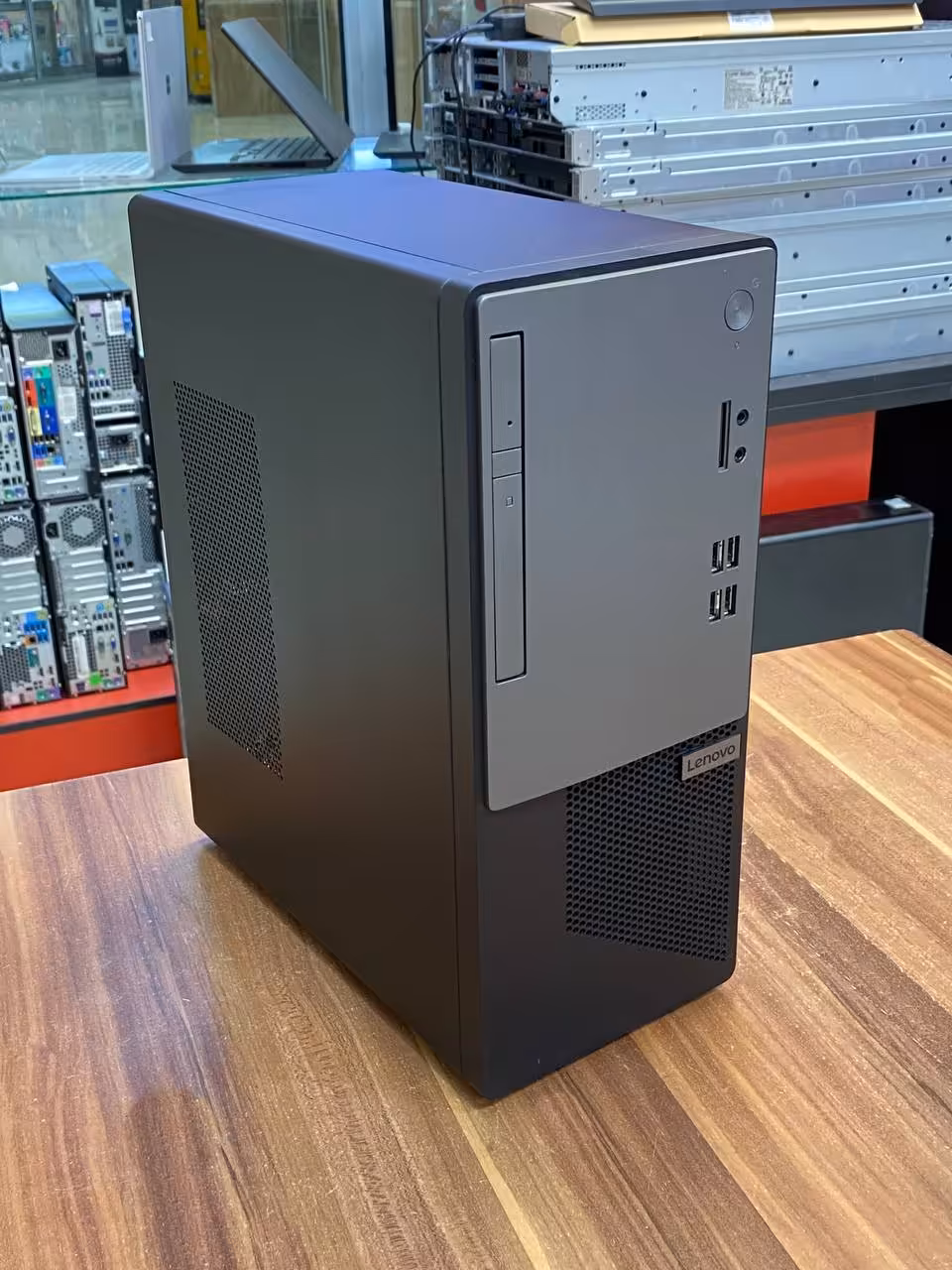 کیس تاور LENOVO مدل V50T | مفیدیار مشاوره و خرید لپ تاپ و کامپیوتر با بهترین قیمت