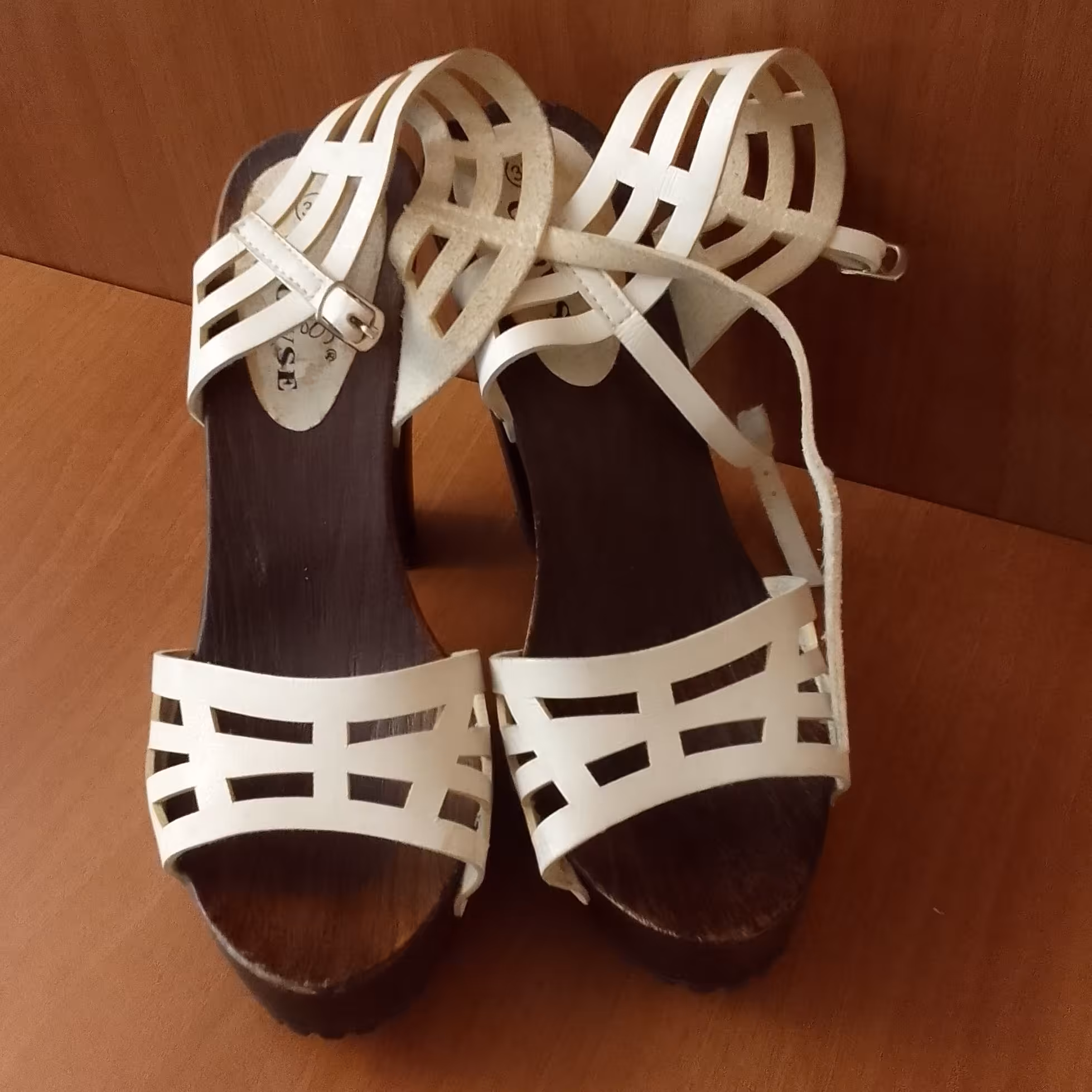 کفش پاشنه بلند سفید چوبی مجلسی اسپرت دخترانه زنانه چرم مصنوعی قد پاشنه 13 سانت سایز 37