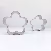 کاتر شیرینی آلمانی تک عددی طرح گل پنج پر جنس استیل