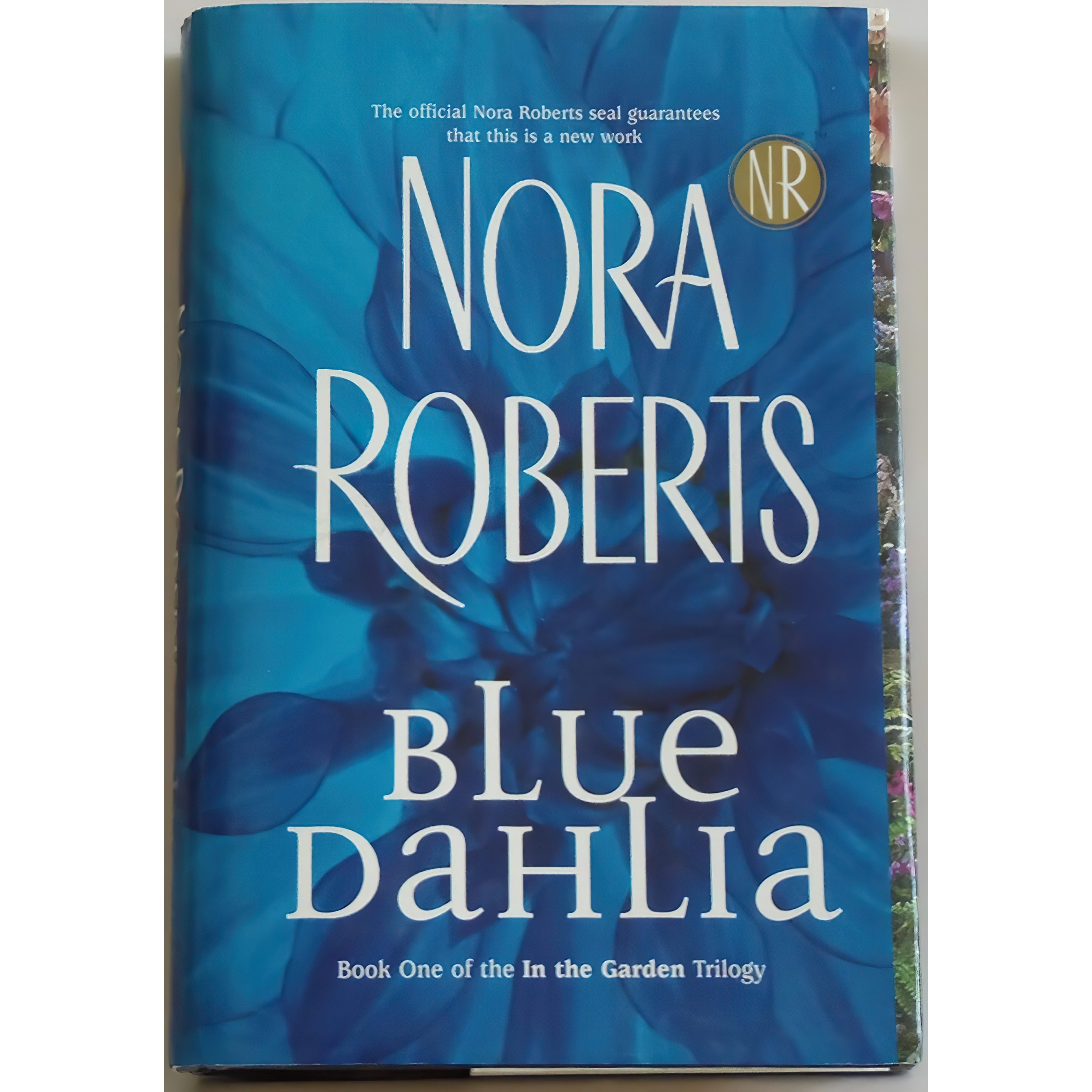 کتاب زبان اصلی Blue Dahlia Garden Trilogy Book One اثر Nora Roberts