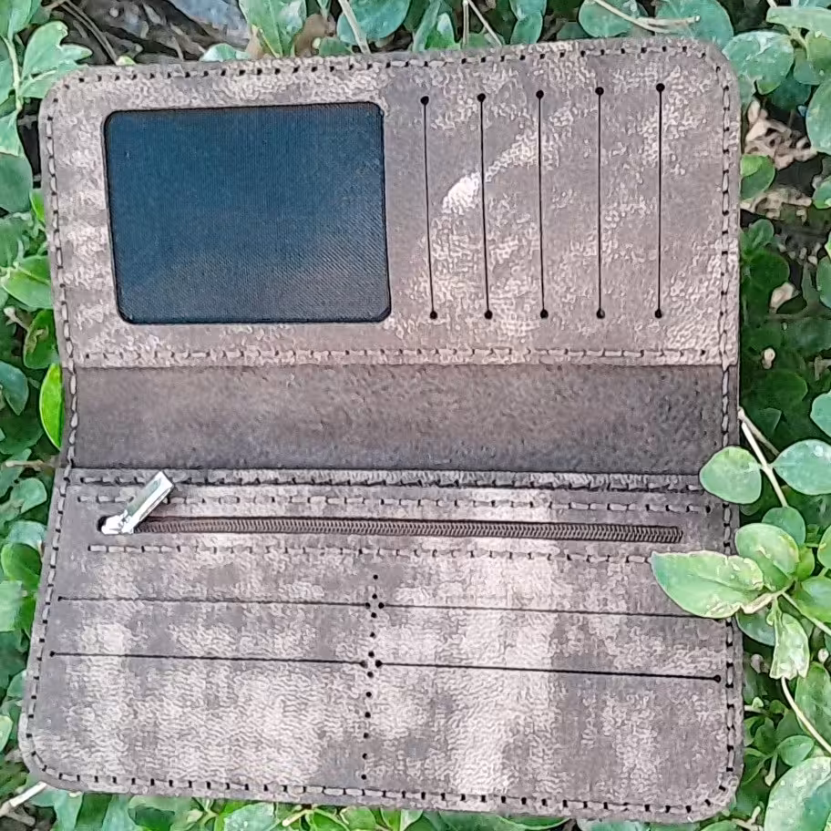 کیف پول چرم طبیعی دست دوز با نخ موم شده  و جاکلیدی   