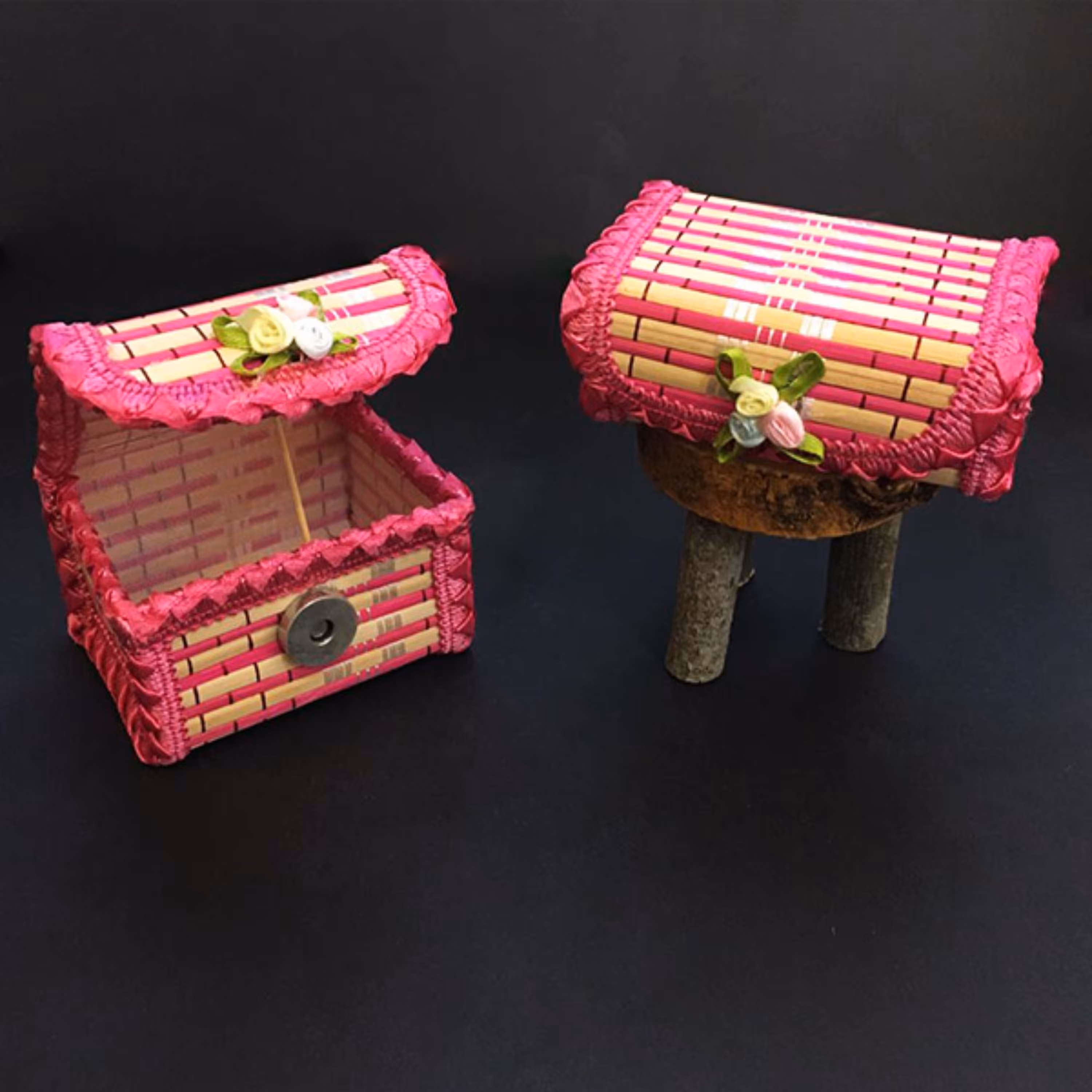 صندوقچه حصیری در دو سایز رنگ سرخابی سایز 9 در 6 سانتی متر