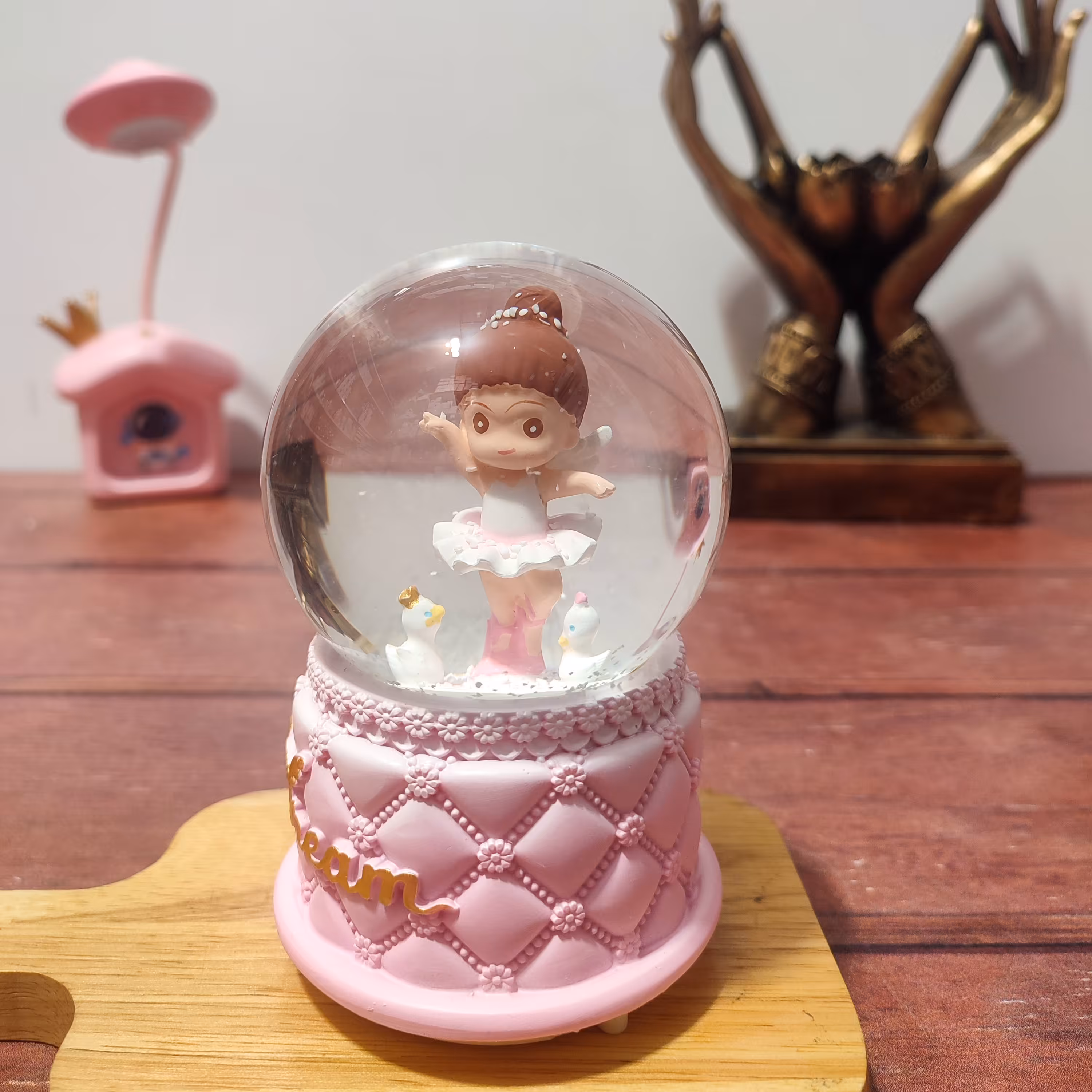 گوی موزیکال چراغدار دختر زیبا