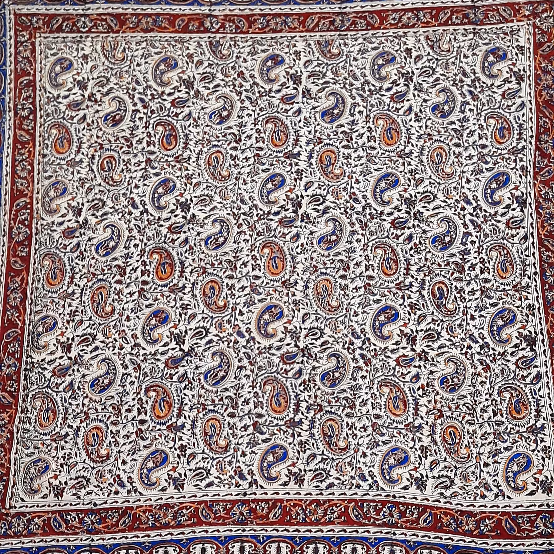 سفره ورومیزی قلمکاری سنتی.