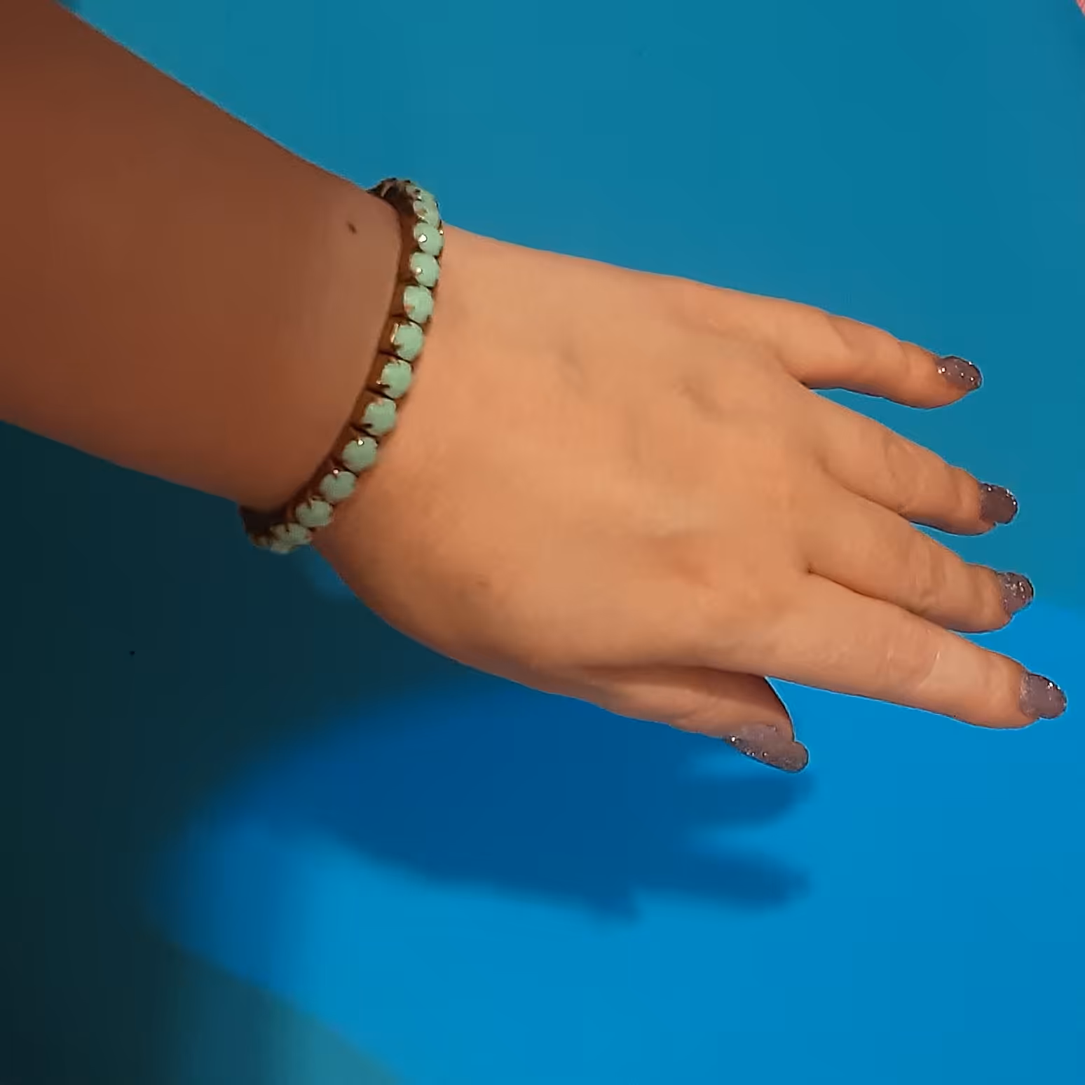 دستبند کشی.رکاب استیل طلایی.دارای کریستالهای فیروزه ای .ساخت ترکیه