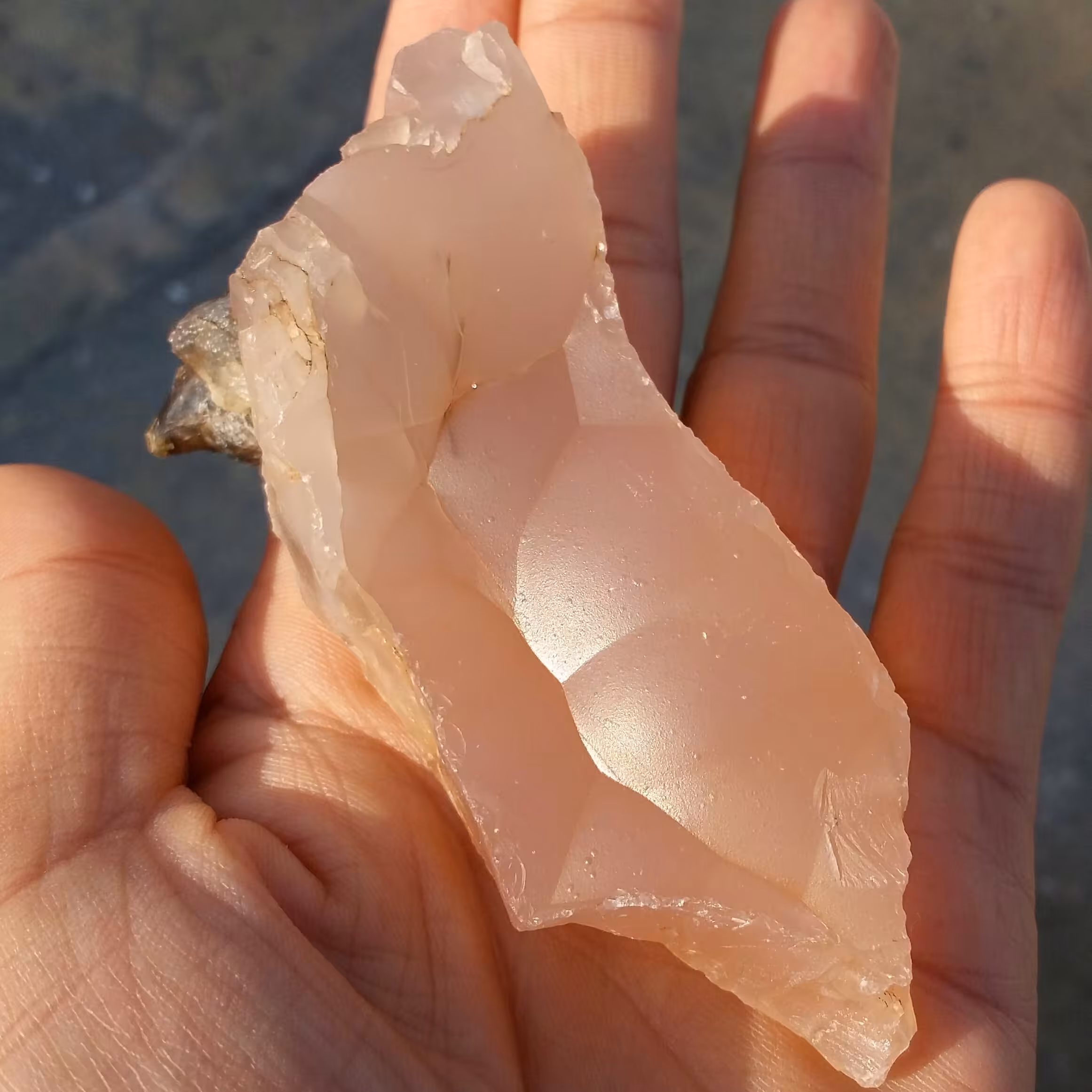 سنگ راف عقیق تاولی صورتی بسیار دیدنی و کمیاب شاهکار خلقت کاملا طبیعی
با قابلیت ساخت چند نگین قیمتی
کد 8164