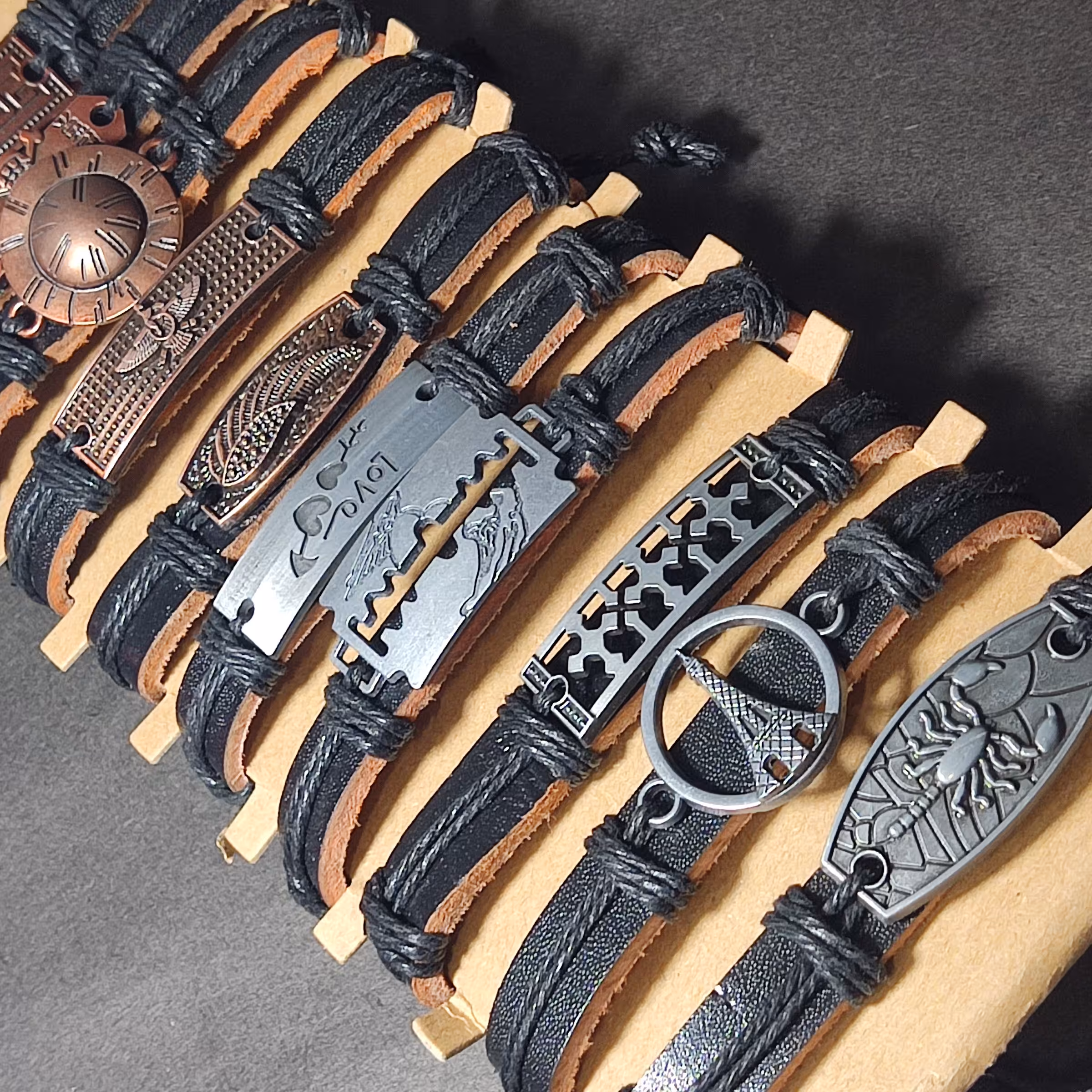 دستبند چرم بندی در 12 طرح متفاوت رنگ ثابت ضد حساسیت مردانه و زنانه اسپرت جنس اصلی