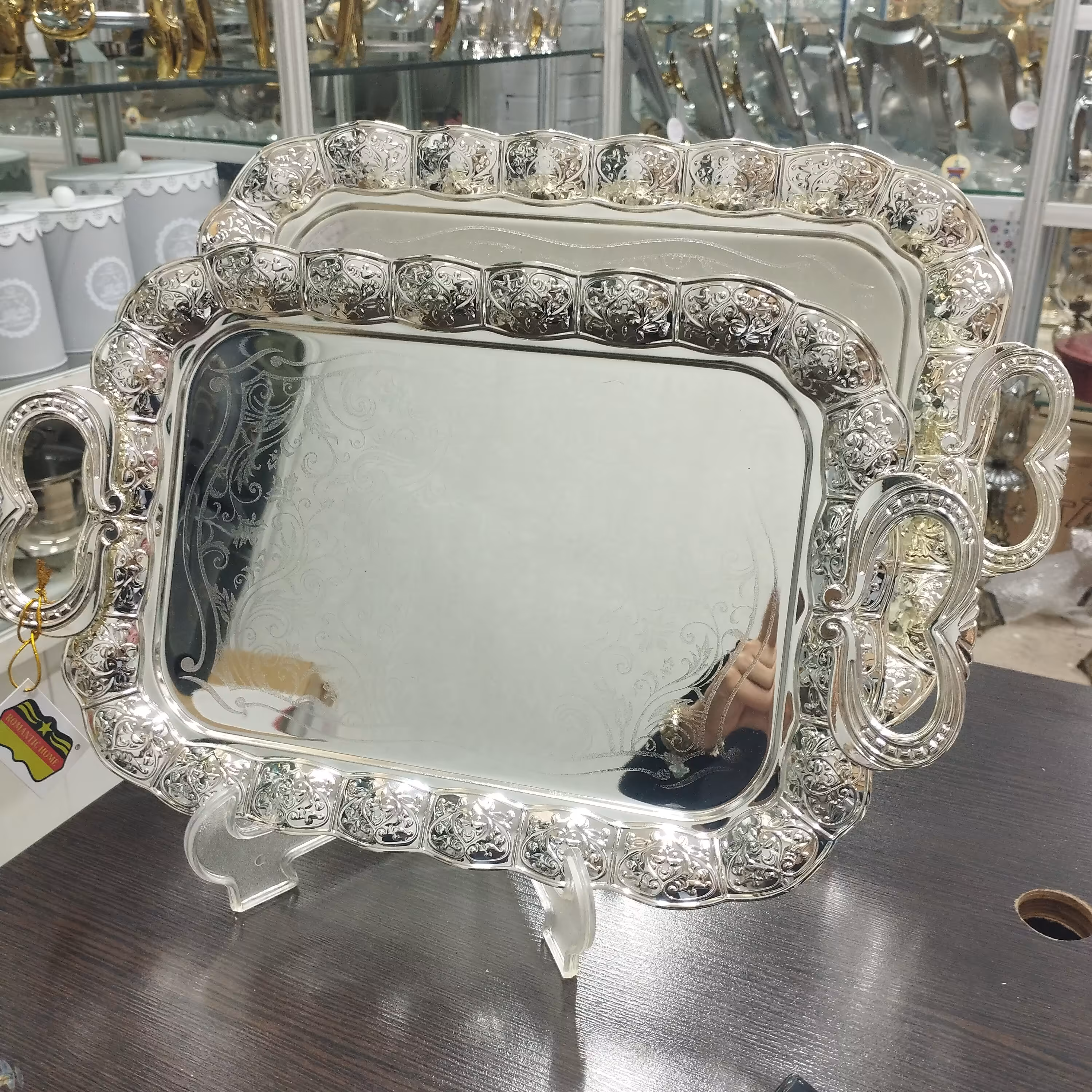 سینی استیل اماراتی برند رمانتیک در دو سایز  بصورت جفت . بدون تغییر رنگ 