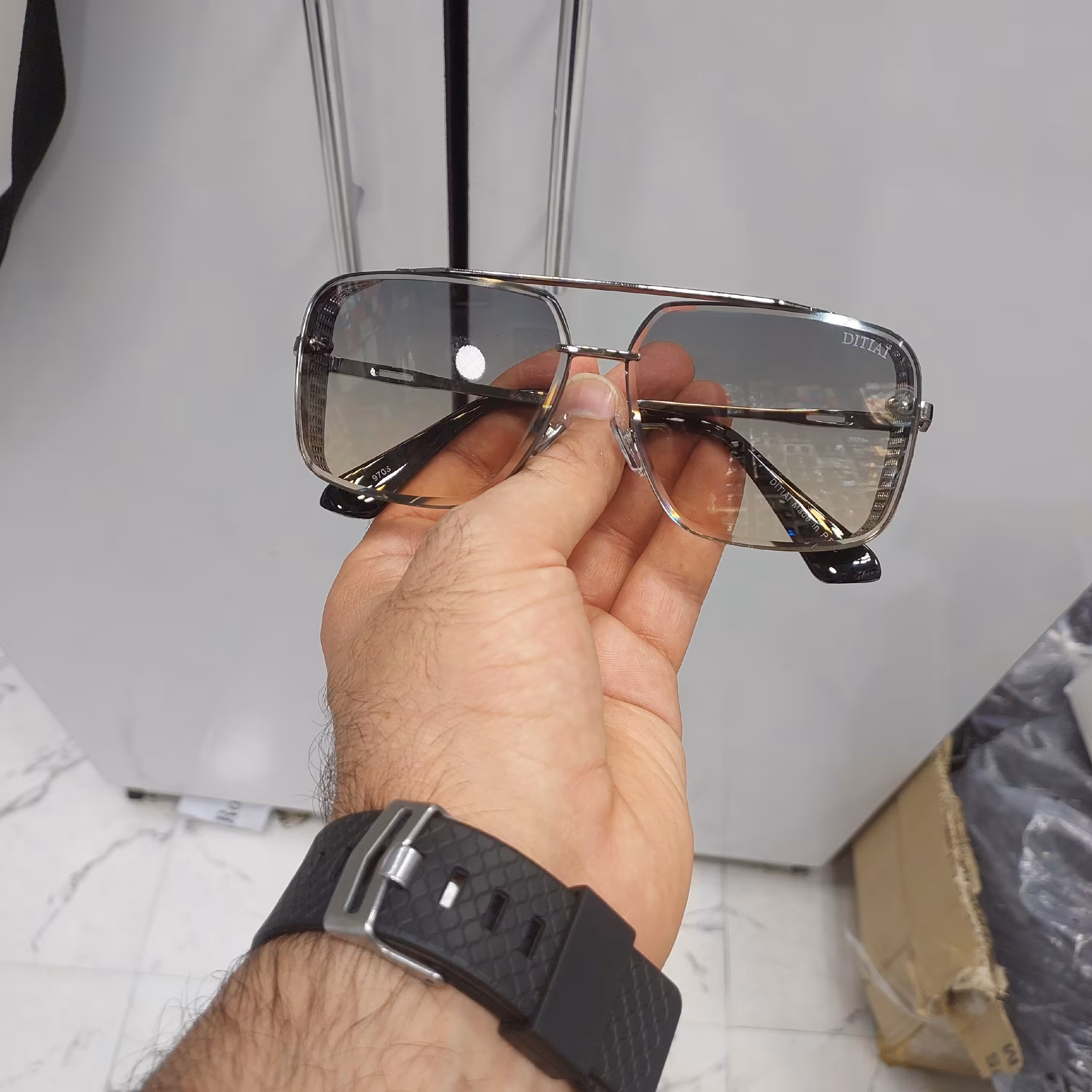 عینک آفتابی مردانه و زنانه مارک دیتیا مدل بازیگر معروف طلا