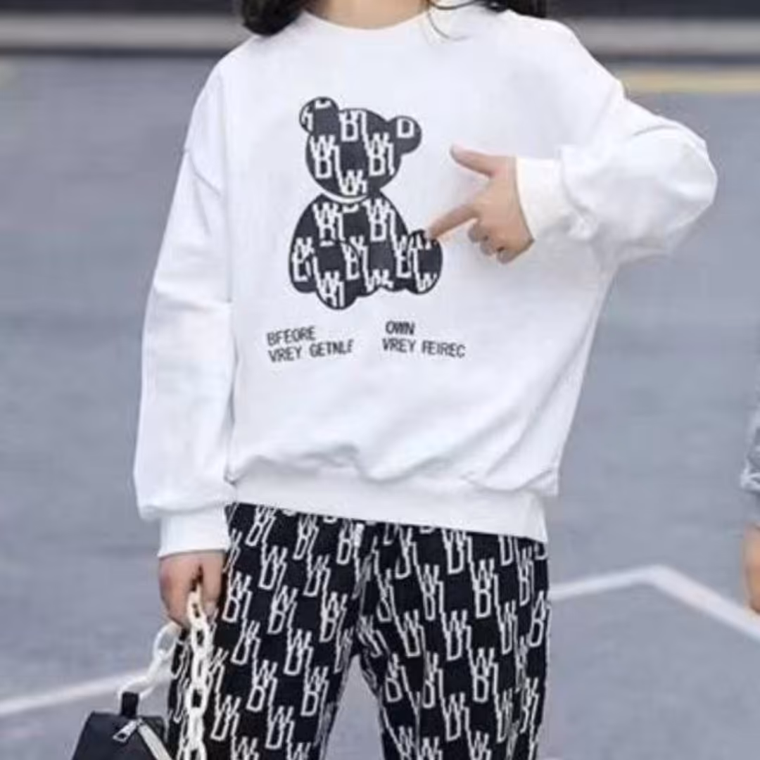 ست بلوز و شلوار اسپورت شیک و جذاب مناسب حدود سنی 2 تا 8 سال جنس دورس لاکرا دار کشی کیفیت تضمینی 