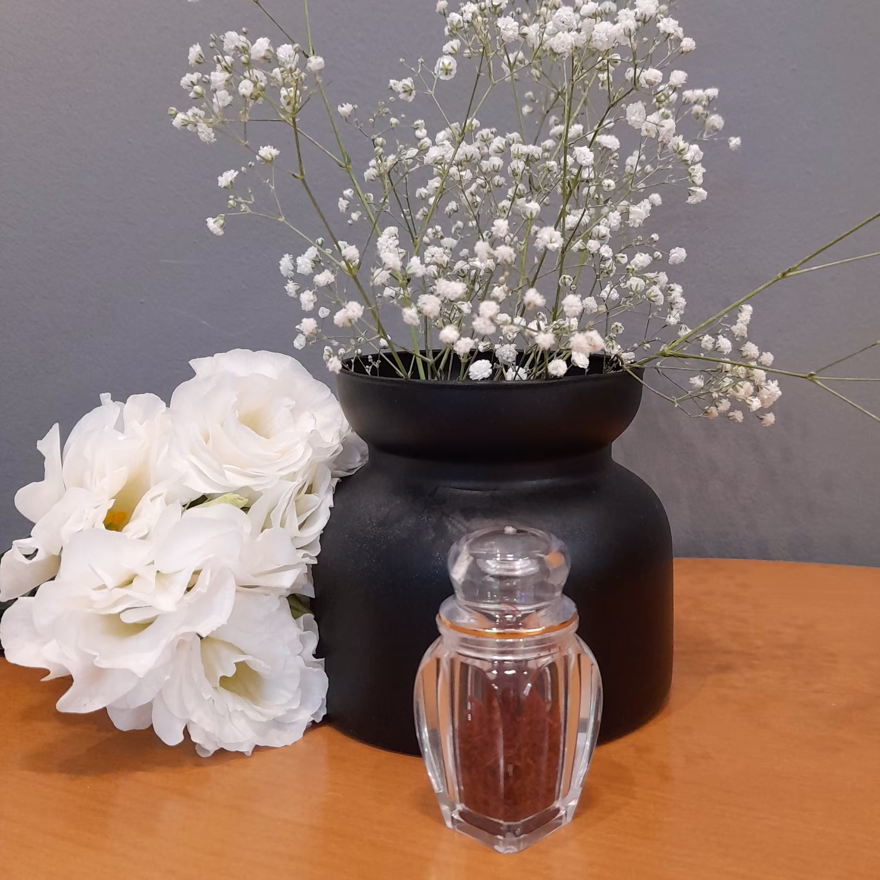 زعفران استهبان، اصل ، دو گرمی ، همراه با ظرف شیک 