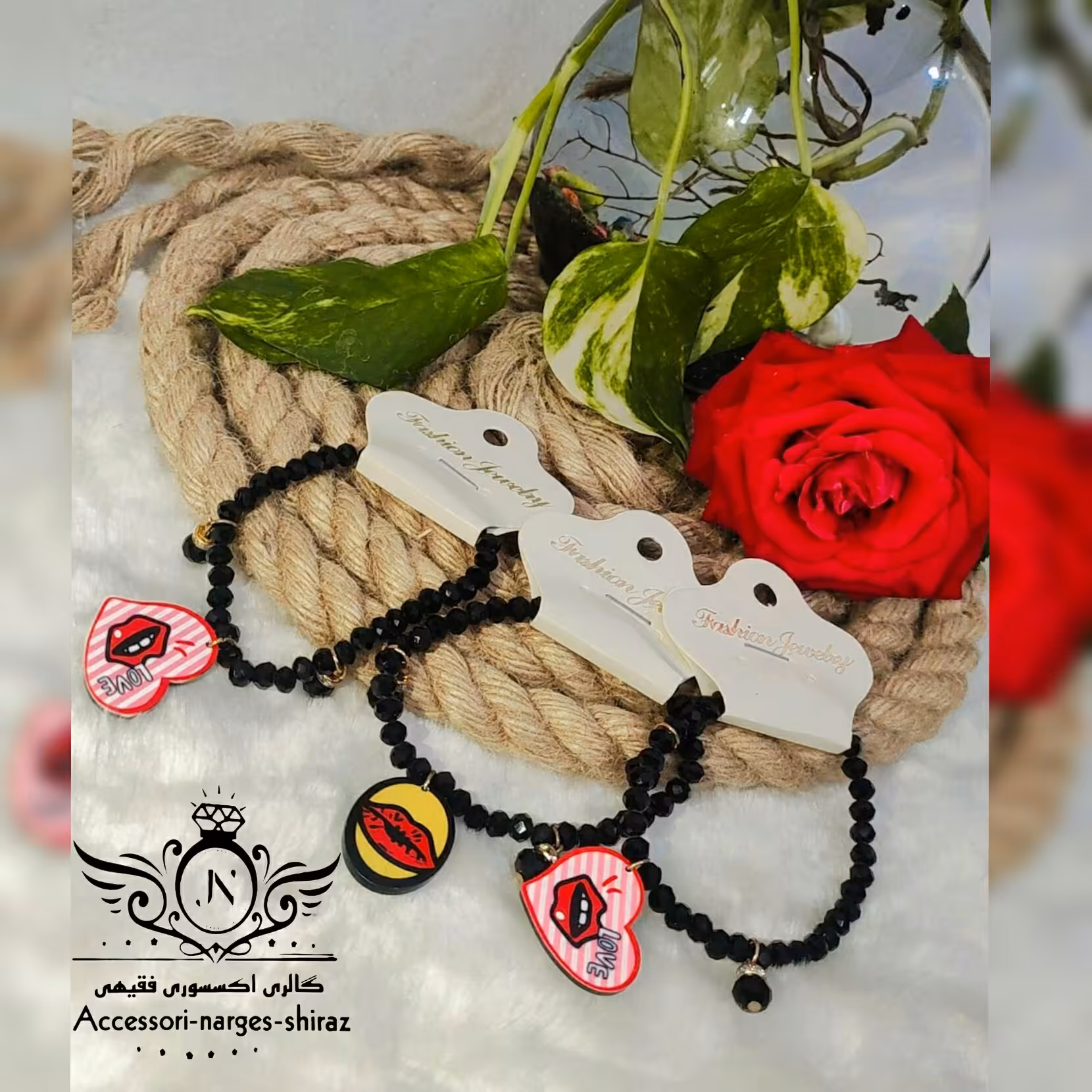 دستبند مهره جذابب مشکی 