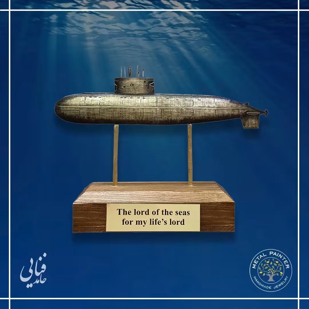 تندیس زیر دریایی به طور کامل دست ساز با فلز برنج و پایه چوبی
