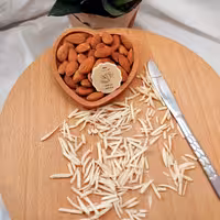 خلال بادام درختی آدان گزینه مناسب برای تزئین دسر  شیرینی و غذاهاتون