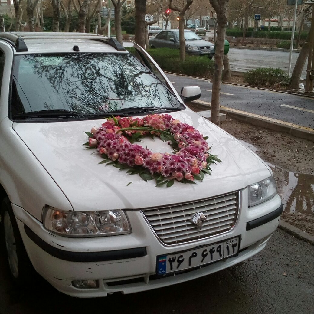 ماشین عروس و دسته گل عروس