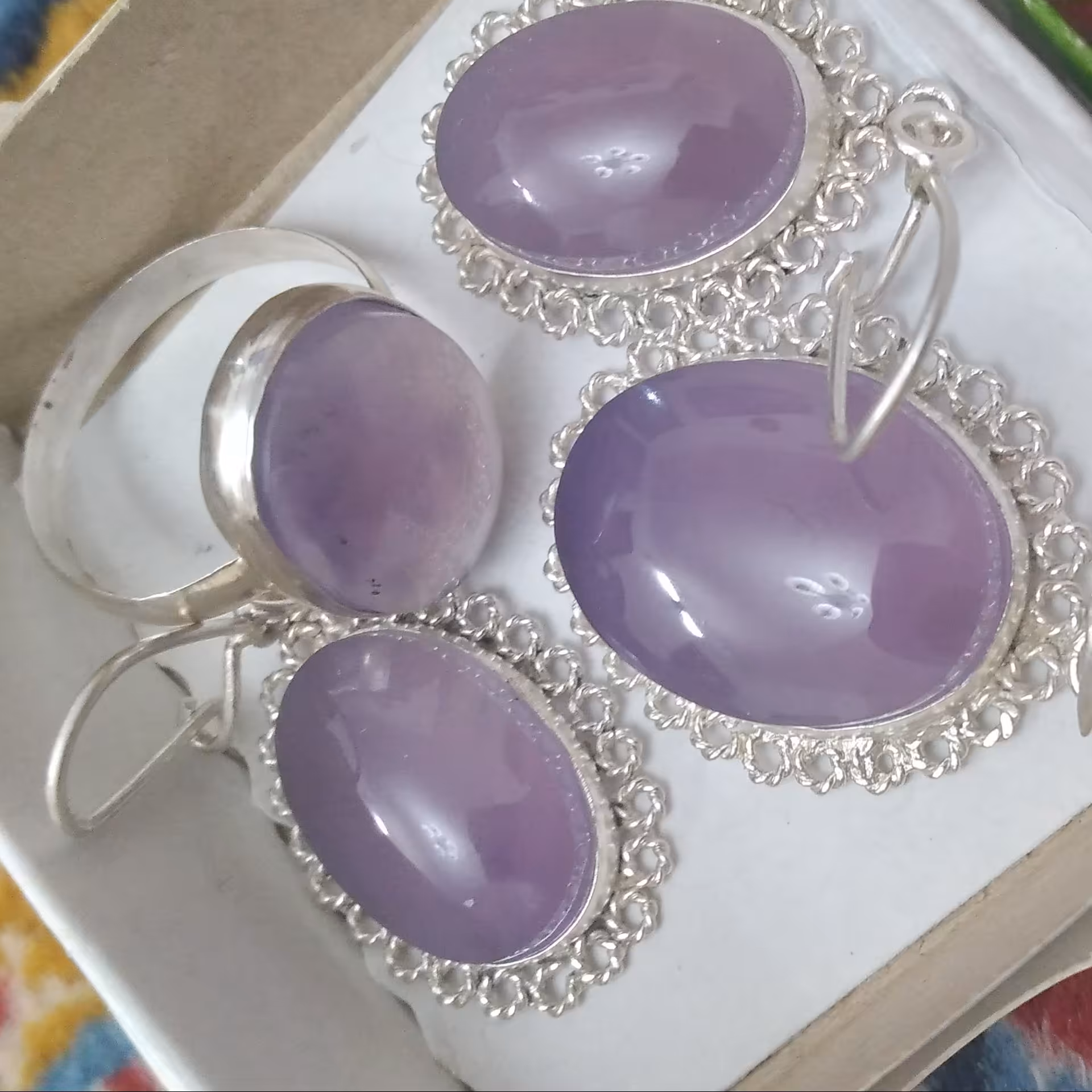 سرویس کامل با نقره کاری فوق العاده خوشکل و جذاب کاملا طبیعی