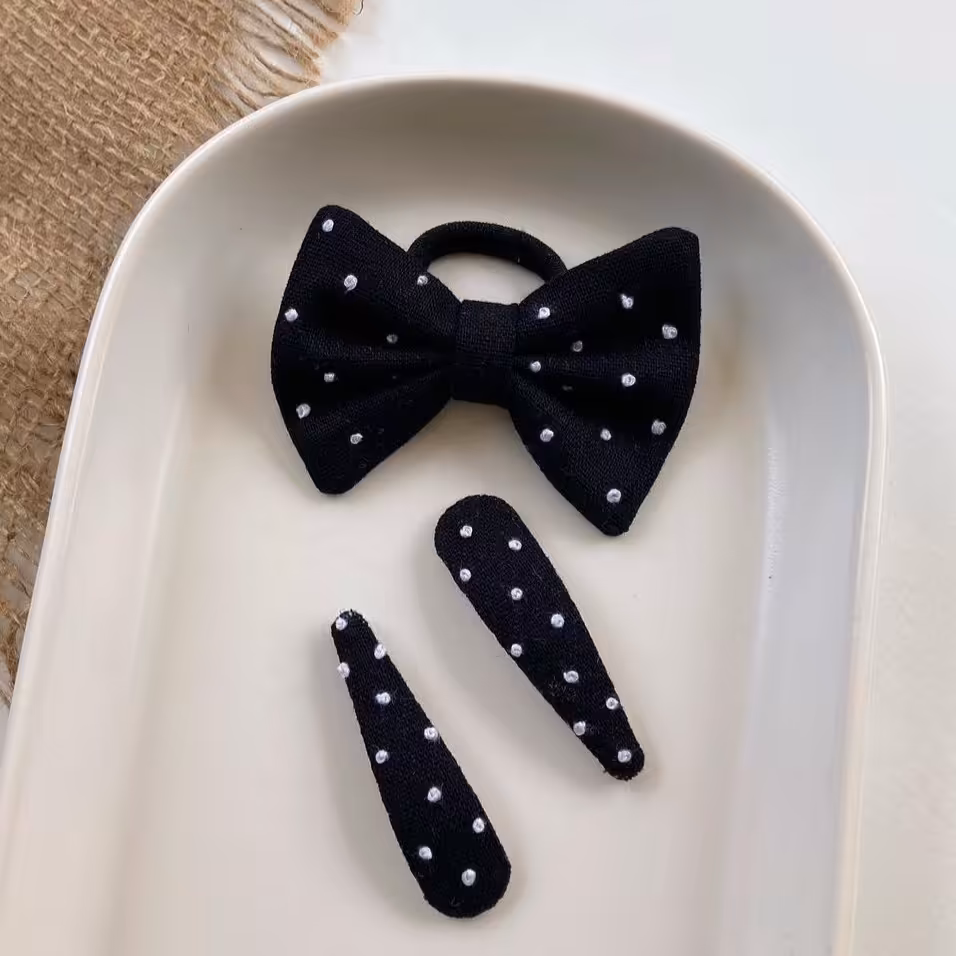 ست پاپیون و گلسر گلدوزی شده دستدوز طرح خالخالی