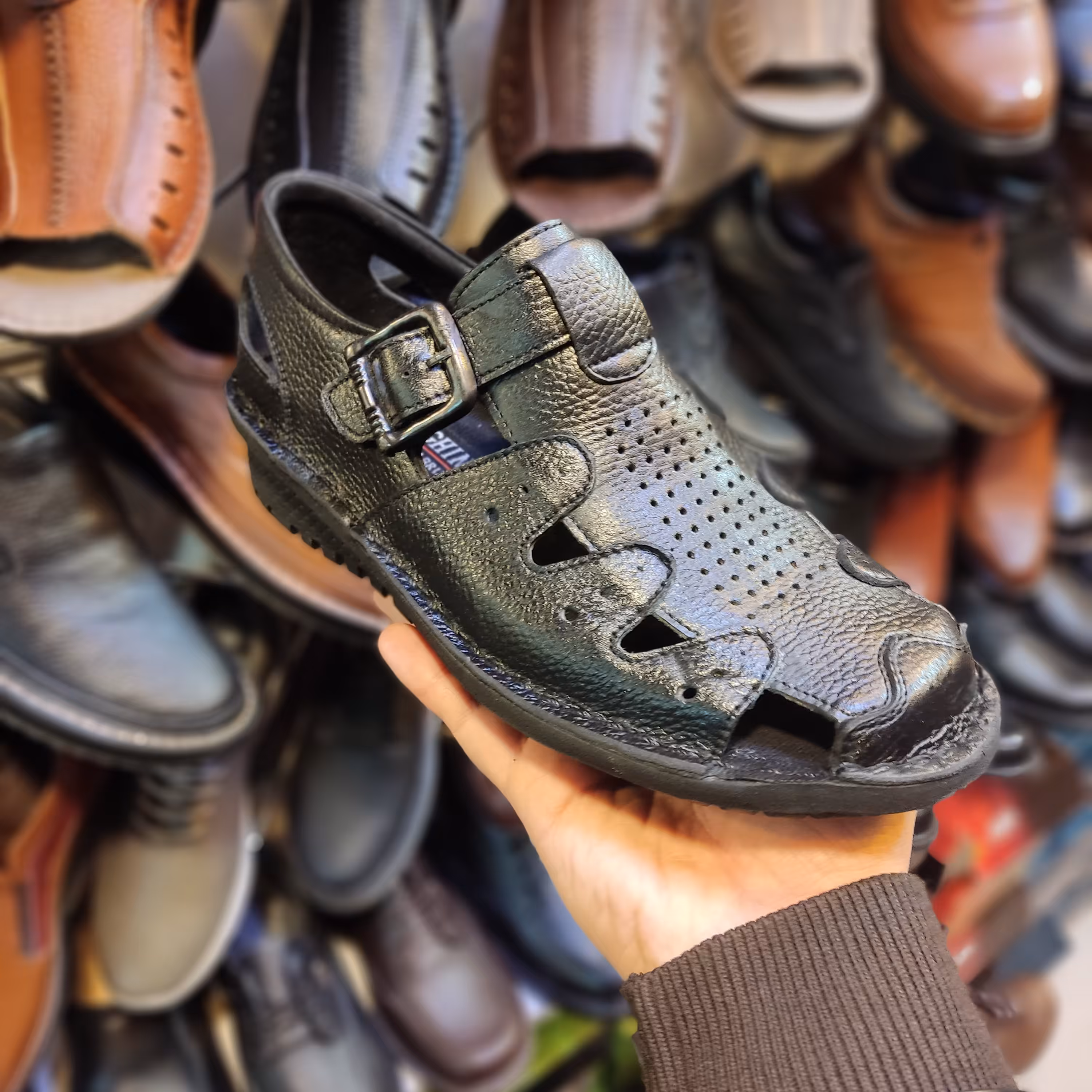 کفش تابستانی تمام چرم زیره پیو کار تبریز در رنگهای مشکی و عسلی