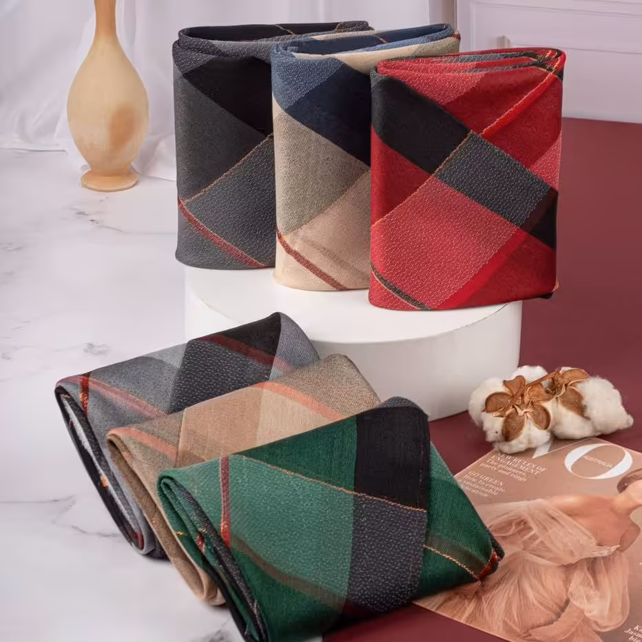 شال مجلسی ویسکوز طرح باربری وارداتی سرخور کار بسیار شیک کاملا مجلسی