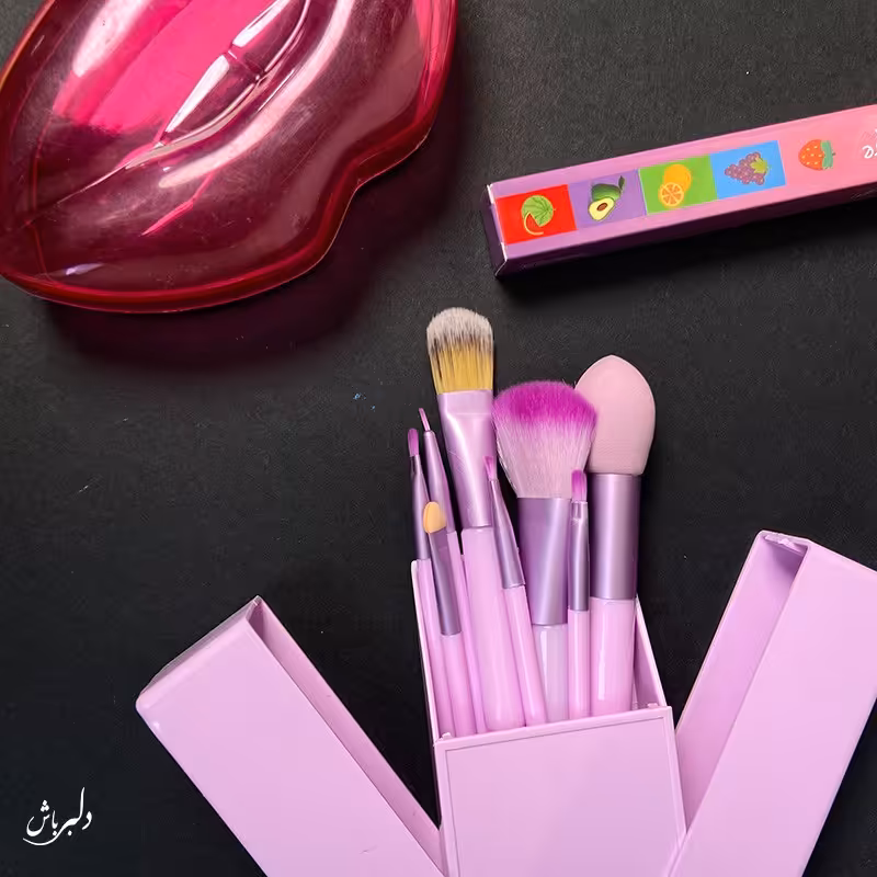 ست براش 8 عددی

شامل براش های سازگار با انواع کرم پودر، هایلایتر، رژگونه، سایه، کانسیلر 

جنس بسیار نرم و مویی

