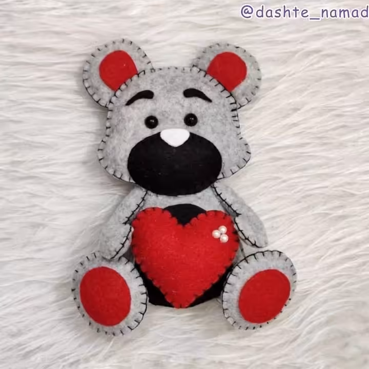 عروسک نمدی خرس طوسی لاو  رنگ طوسی