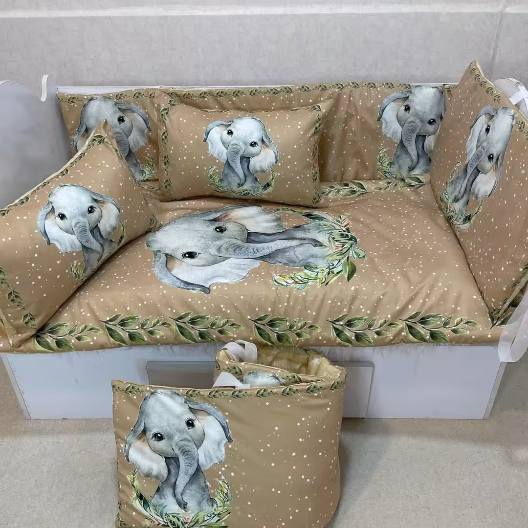 ست روتختی نوزادی بهمراه سه گارد تخت و دو بالشت مخمل کالیفرنیا وکتان نخ کیفیت بالا اکسسوری هیوادگالری نی نی دوخت