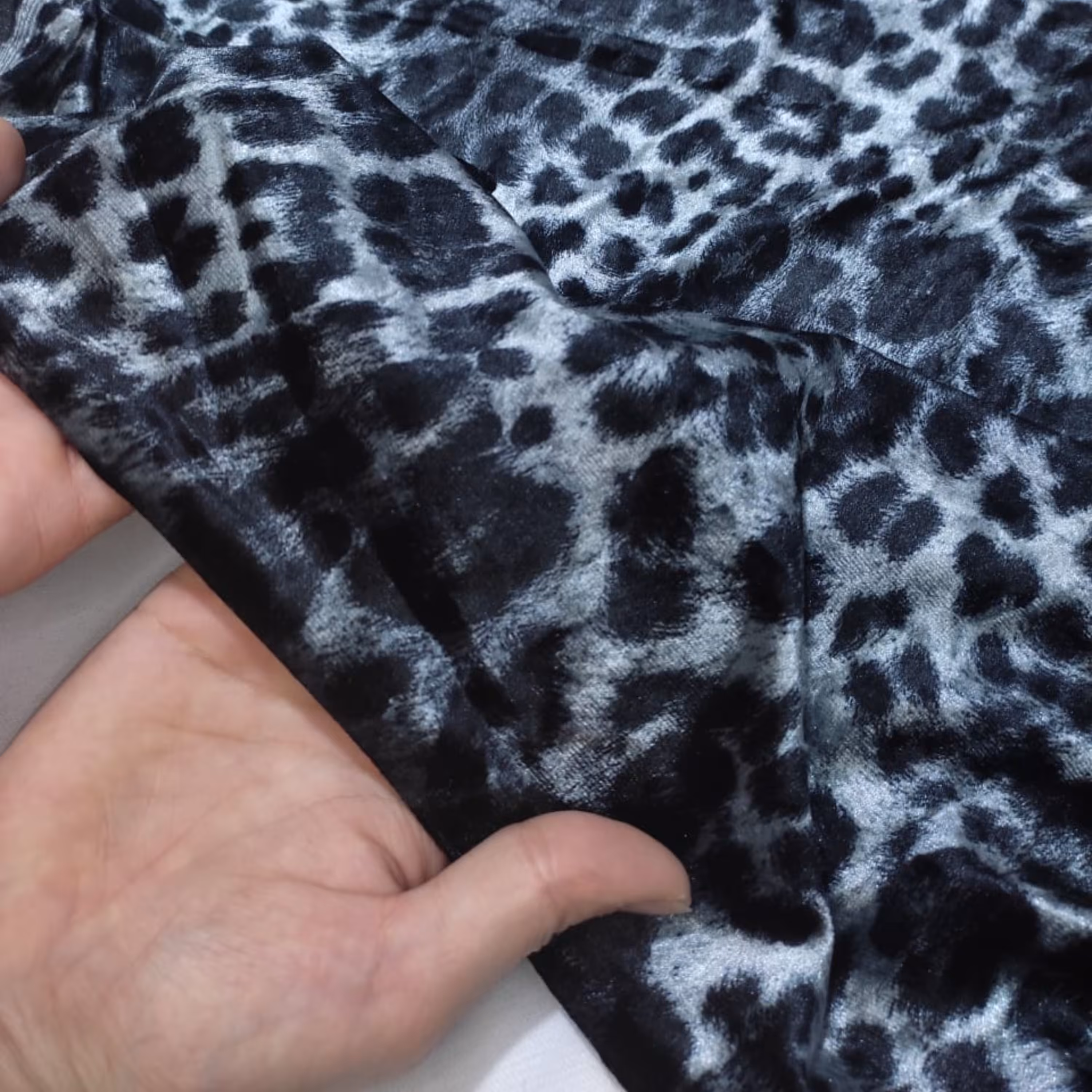 پارچه مخمل پلنگی مجلسی با کیفیت عرض 150 سانتی متر