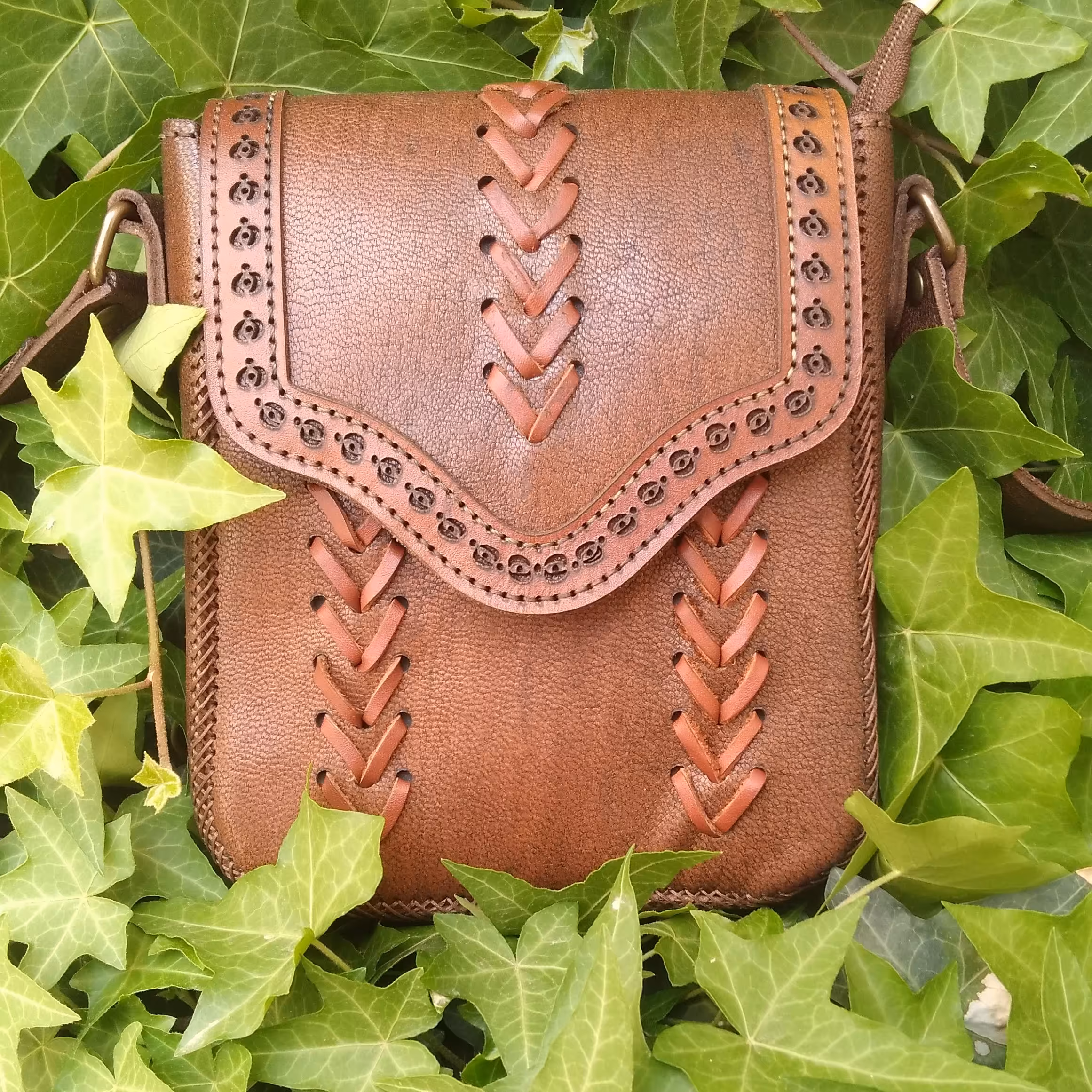 کیف دوشی سنتی چرم طبیعی دستدوز 
