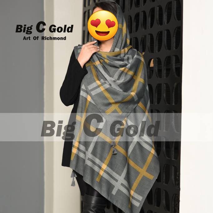 شال نخی منگوله دار.