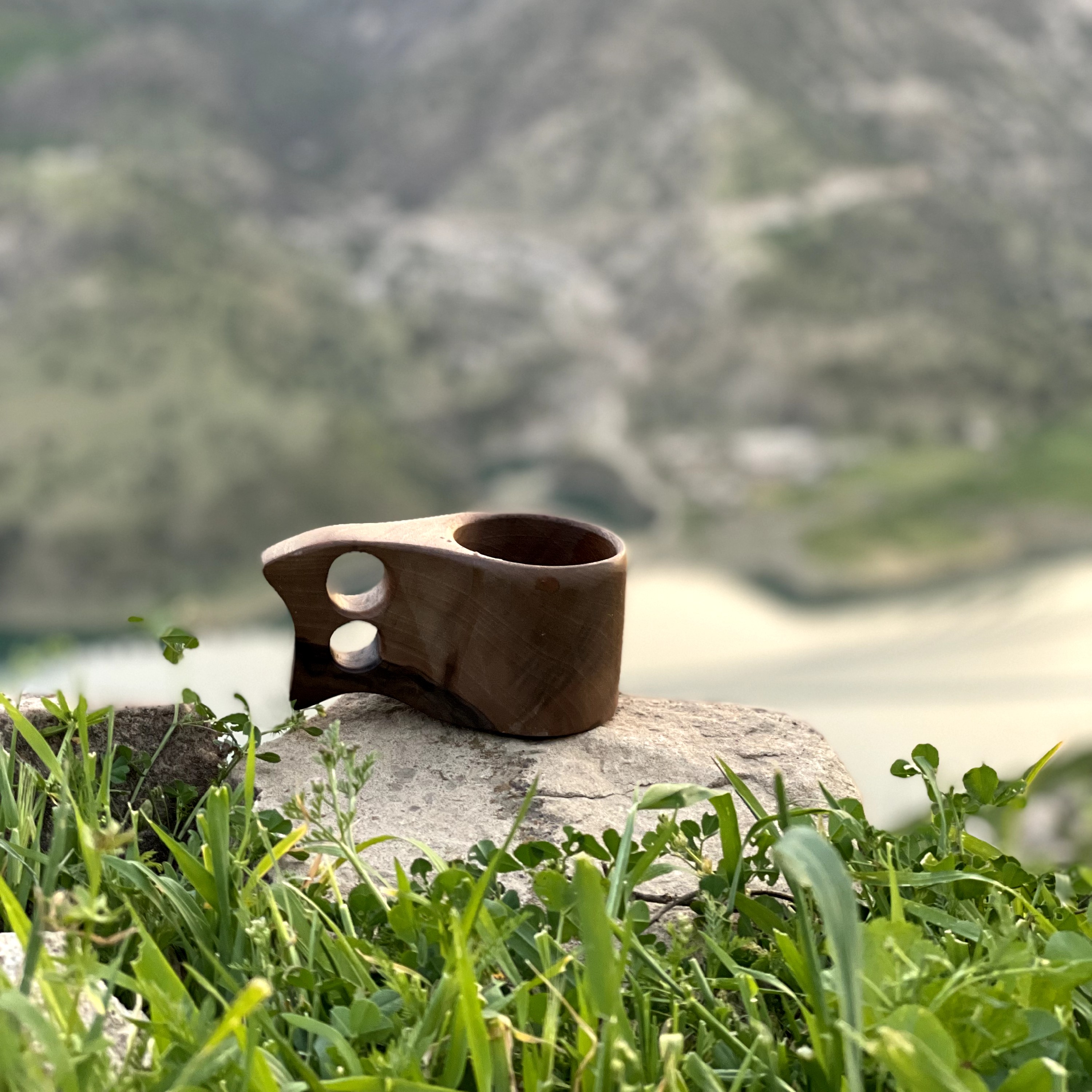 لیوان چوبی یا کوکسا ساخته شده با چوب گردو مدل دو انگشتی