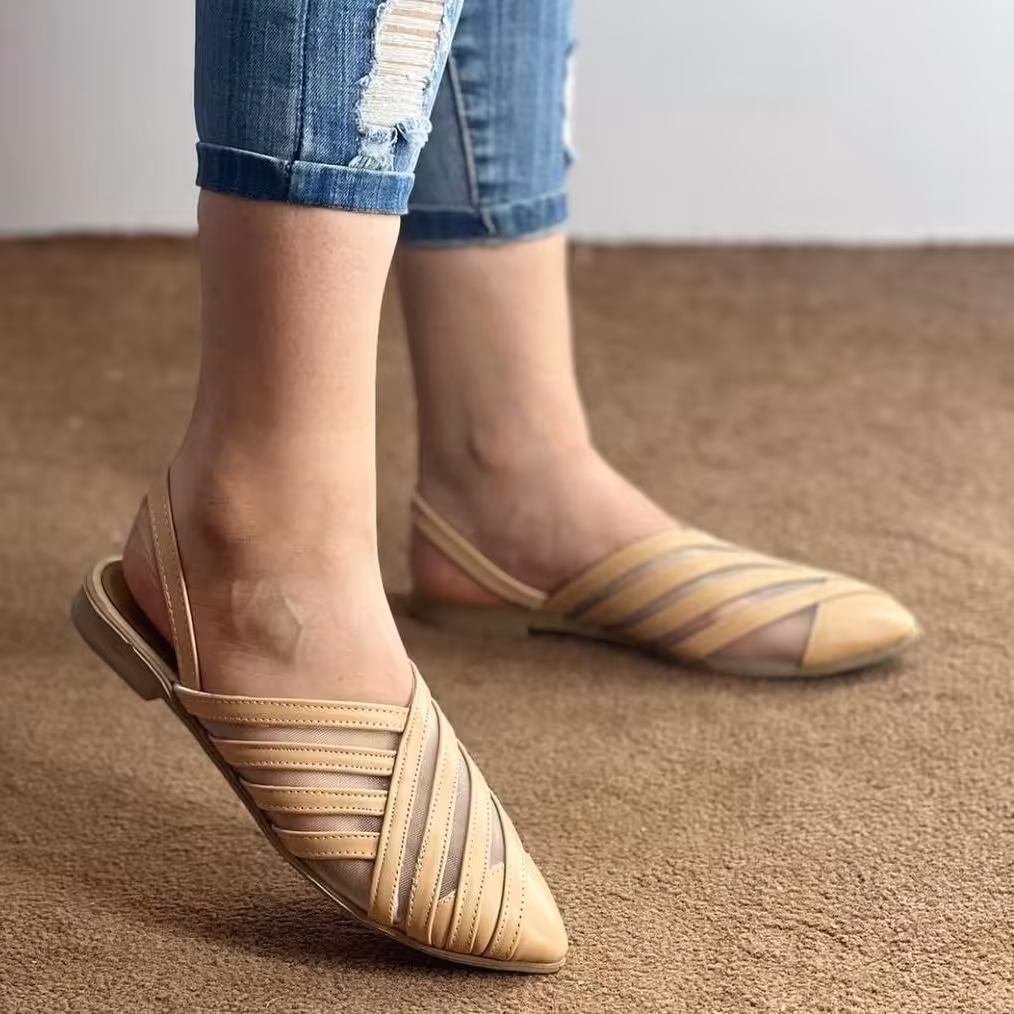 صندل جدید توری(نوک تیز) جنس رویه بیاله خارجی موجود در سایز های 37 تا40 موجود در سه رنگ سفید مشکی و کرم سبک و راحت