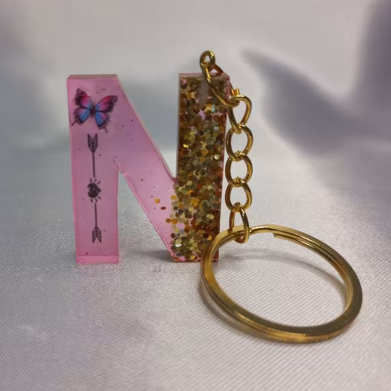 جاسوییچی دست ساز  رزینی حرف N بسیار شیک و زیبا مناسب هدیه