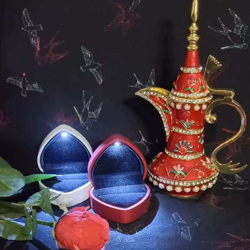 جدیدترین مدل های جدید جعبه طلا و جواهر چراغدار لیزری خارجی مناسب برای کیف خانم ها محصولی ویژه برای حفظ کارتون 