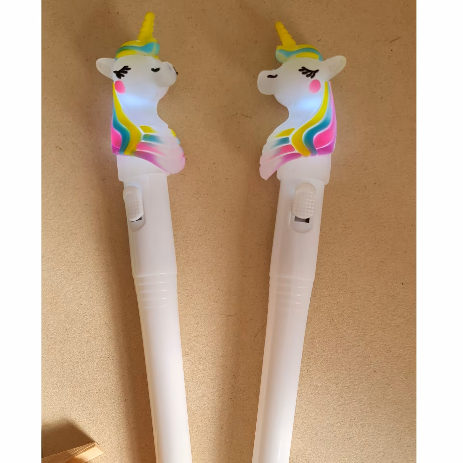 روان نویس چراغ دار یونیکورن سفید