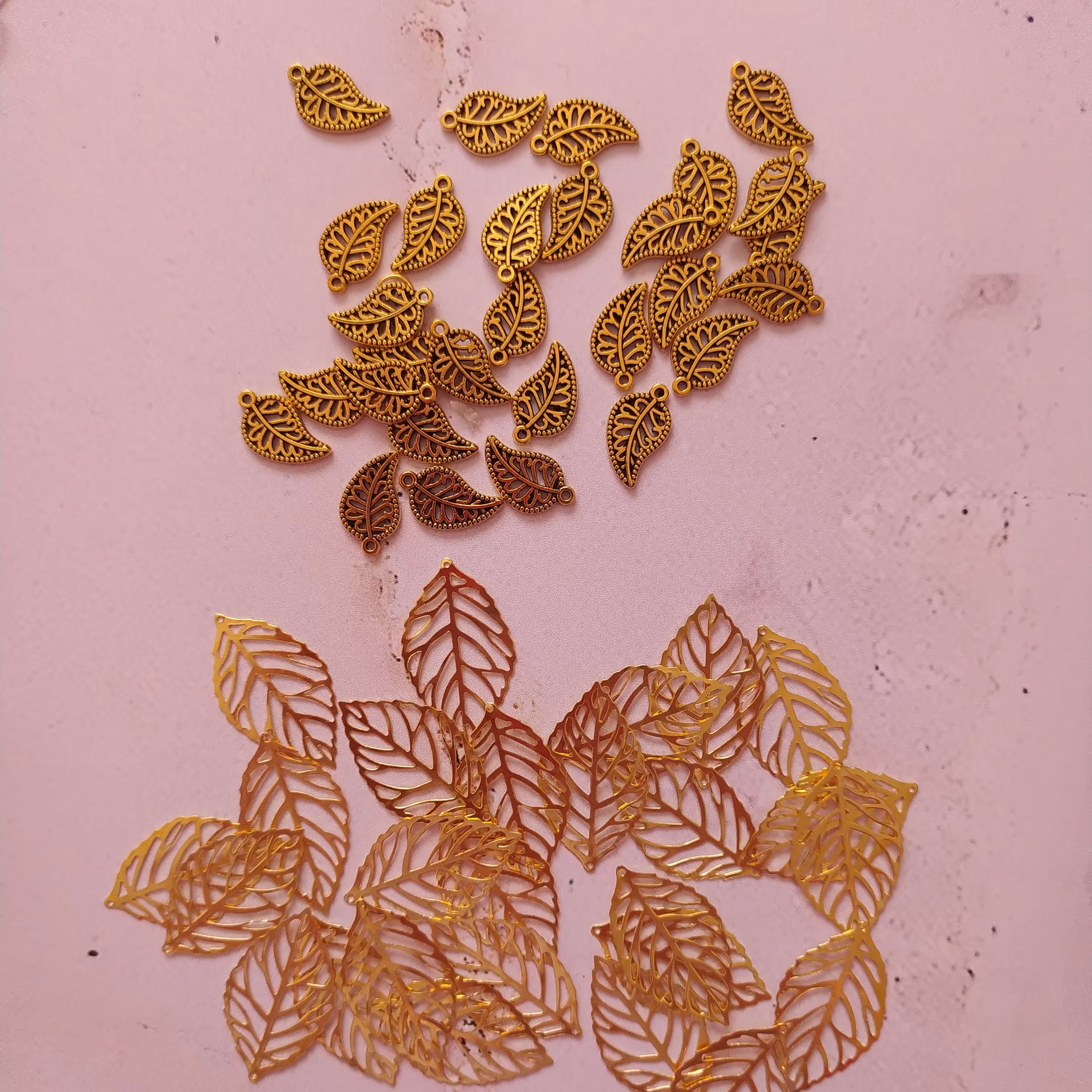 برگ طلایی 
سایز بزرگ هرعدد 2500 تومن 
سایز کوچیک برنزی 1500 تومن
