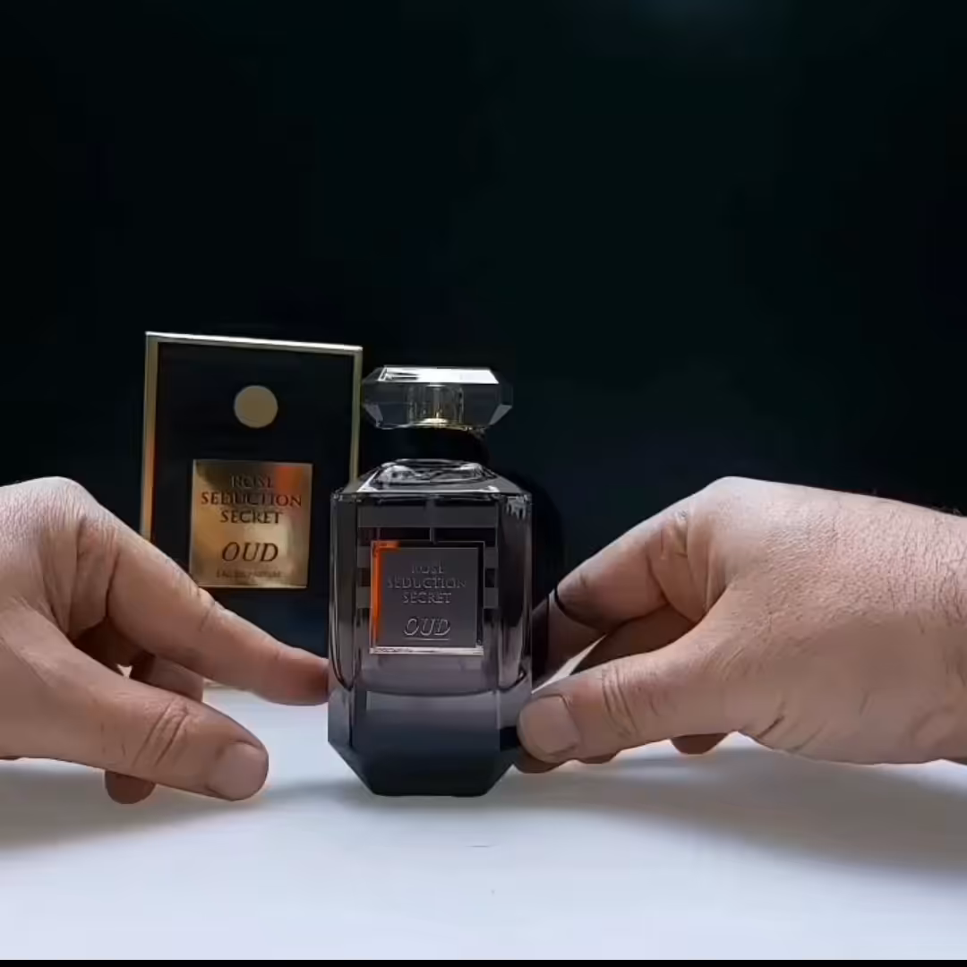 ادکلن ویکتوریاسکرت بامب شل عود(ویدیومعرفی)
