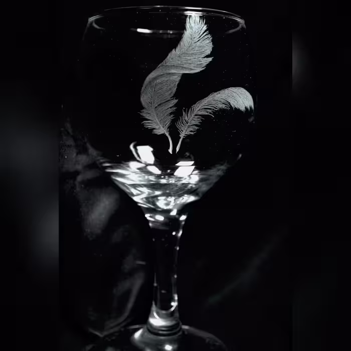 لیوان حکاکی گیلاس پایه بلند طرح پر