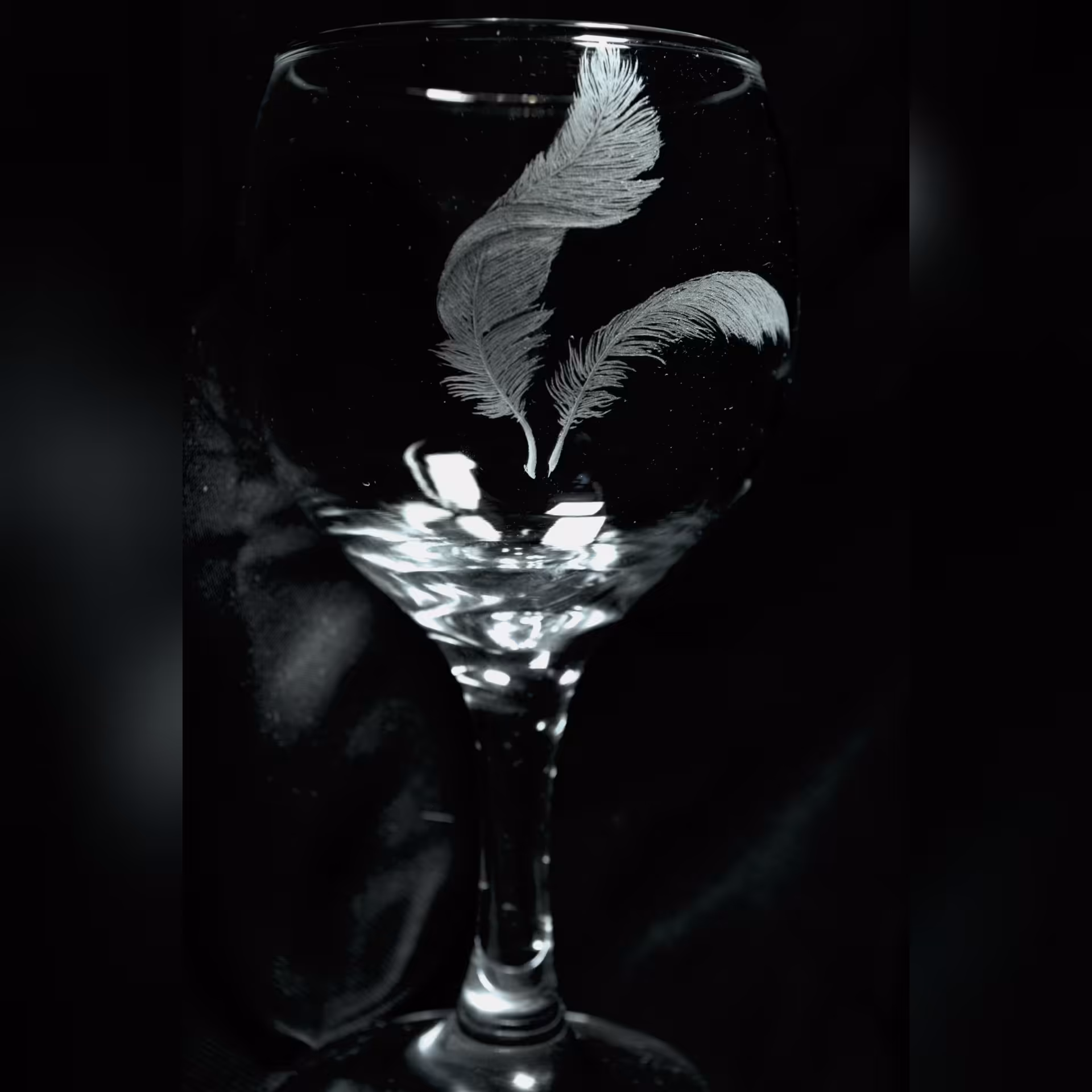 لیوان حکاکی گیلاس پایه بلند طرح پر