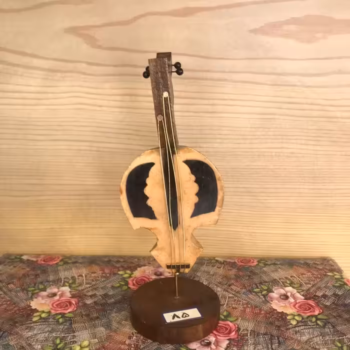 مجسمه-مجسمه موسیقی-مجسمه آلات موسیقی-مجسمه دکوری-مجسمه رومیزی-مجسمه گیتار-مجسمه