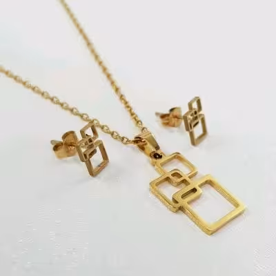 نیم ست گوشواره و گردنبند استیل طلایی طرح هندسی مربعی