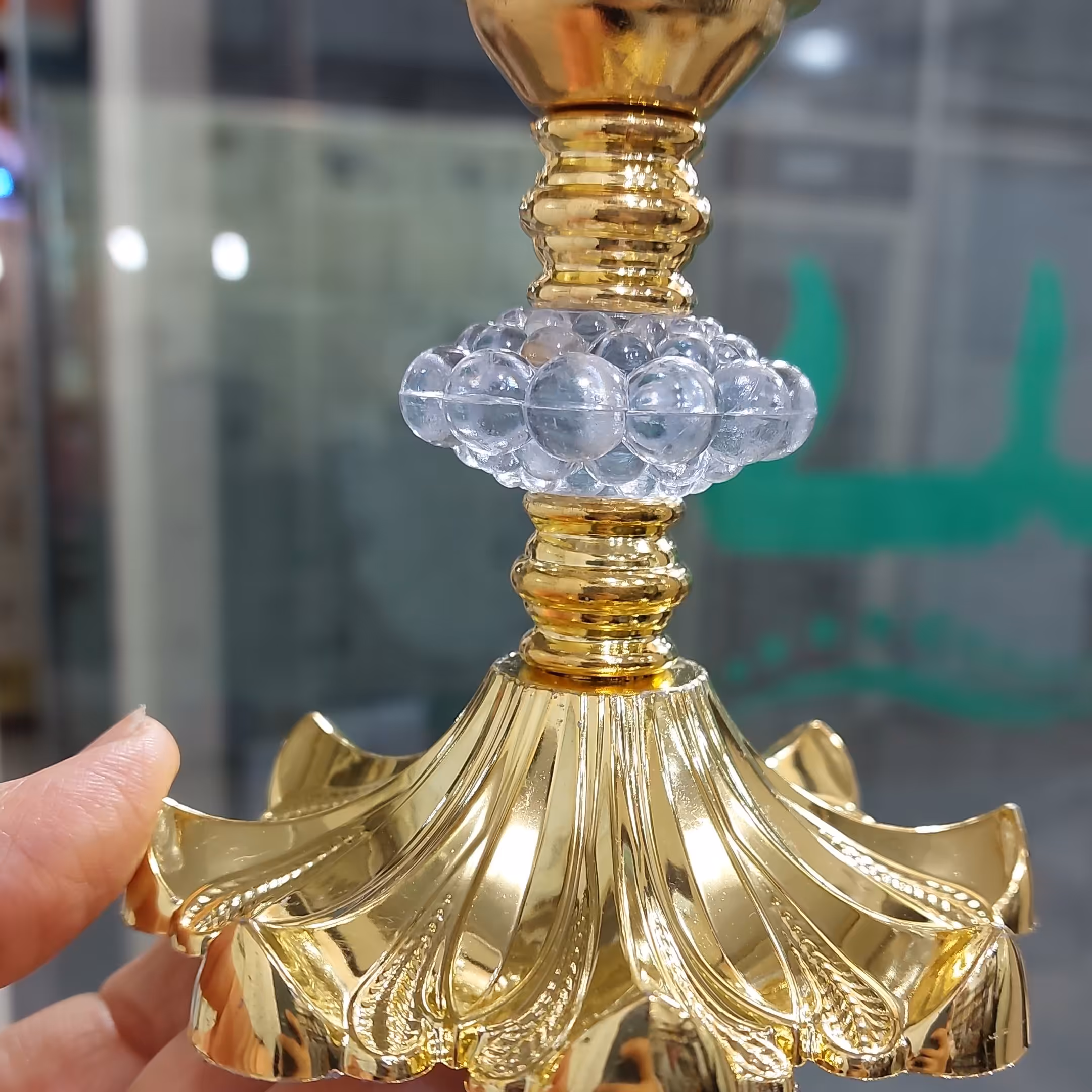 پایه زنبق بلند طلایی